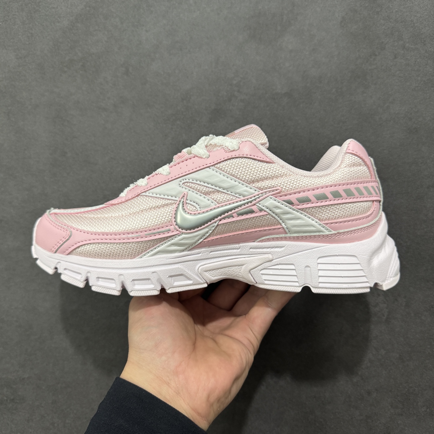 图片[2]-【公司级】NK Initiator 创始者系列 复古运动舒适网布休闲跑步鞋 Ins爆火全新韩系古着风 回味经典 采用透气网眼鞋面和支撑覆盖层 自然运动设计的Phlyon中底用于缓冲 BRS 1000碳橡胶外底具有轻质柔韧性 牵引力和耐用性 货号：IB4339-024 尺码：36 36.5 37.5 38 38.5 39 40 40.5 41 编码：LDSB220230-选品中心