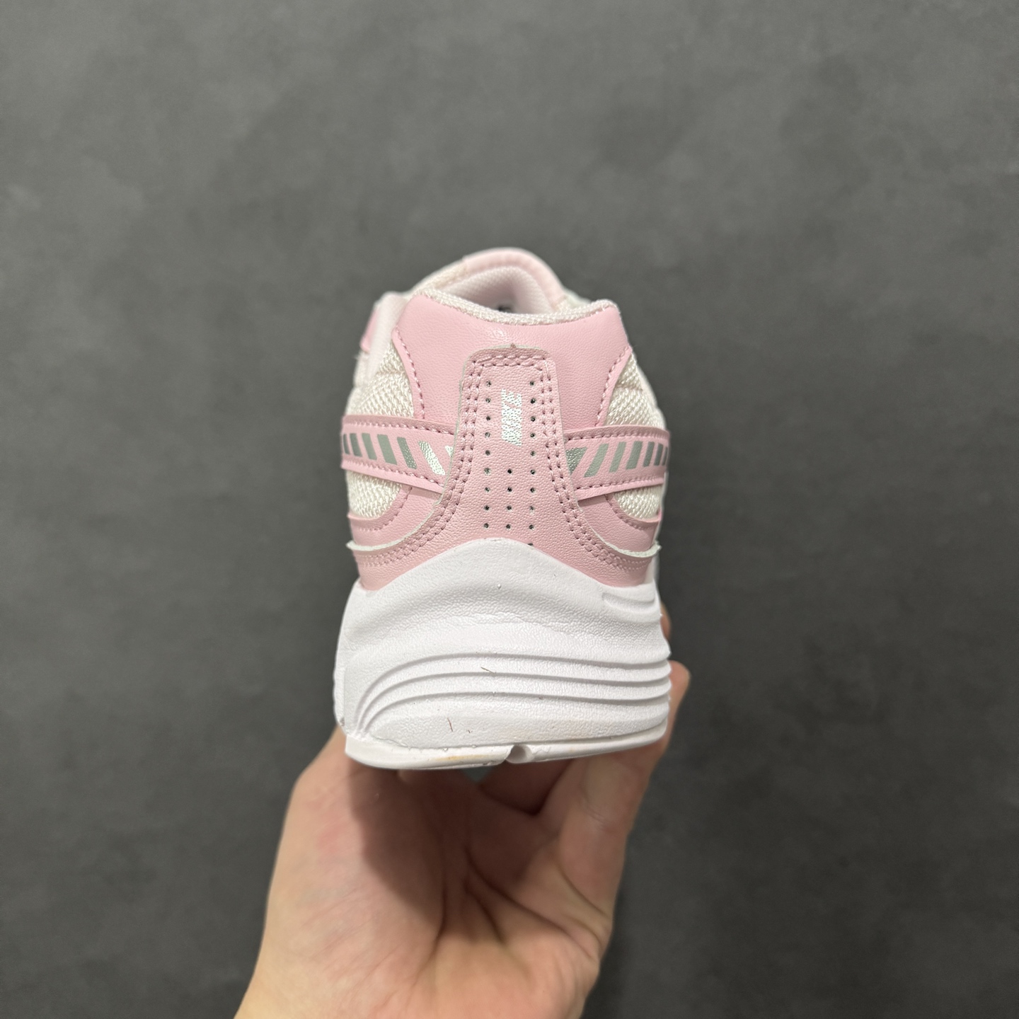 图片[4]-【公司级】NK Initiator 创始者系列 复古运动舒适网布休闲跑步鞋 Ins爆火全新韩系古着风 回味经典 采用透气网眼鞋面和支撑覆盖层 自然运动设计的Phlyon中底用于缓冲 BRS 1000碳橡胶外底具有轻质柔韧性 牵引力和耐用性 货号：IB4339-024 尺码：36 36.5 37.5 38 38.5 39 40 40.5 41 编码：LDSB220230-选品中心