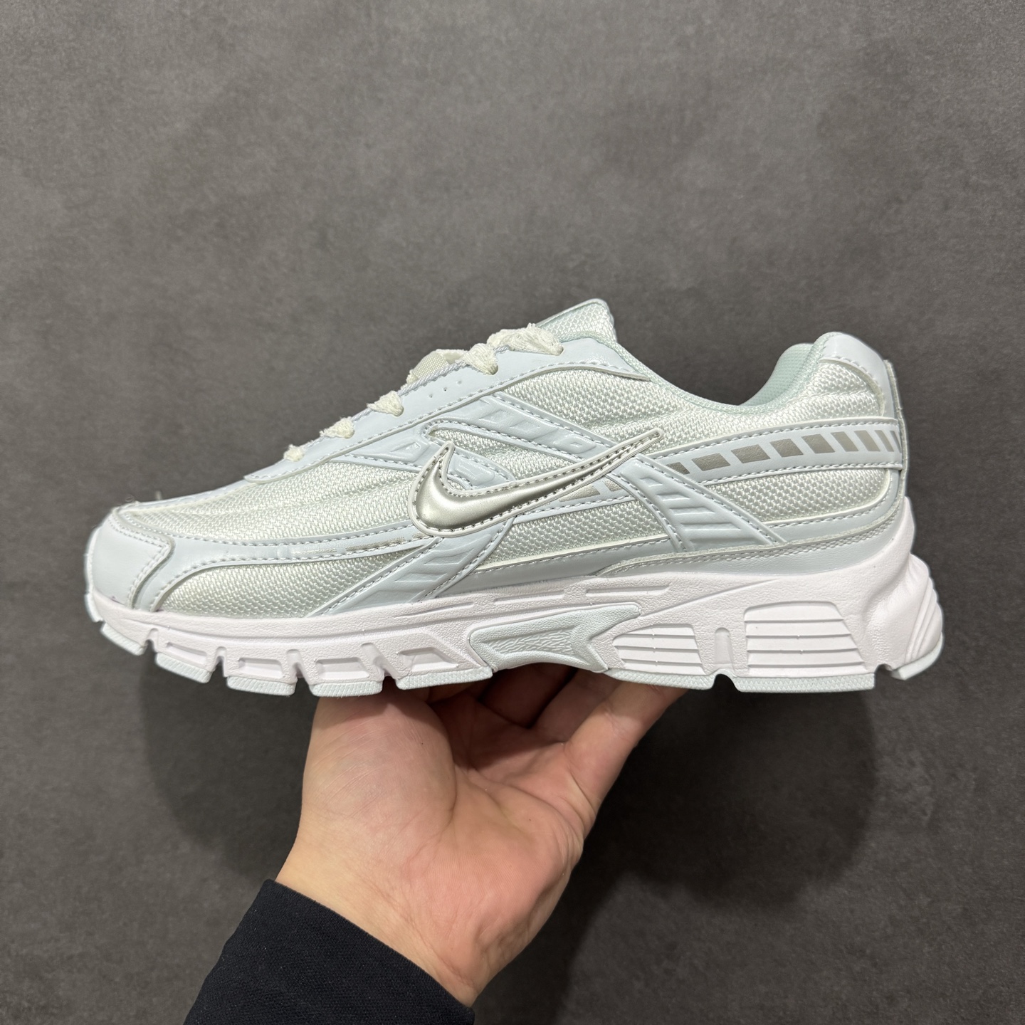 图片[2]-【公司级】NK Initiator 创始者系列 复古运动舒适网布休闲跑步鞋 Ins爆火全新韩系古着风 回味经典 采用透气网眼鞋面和支撑覆盖层 自然运动设计的Phlyon中底用于缓冲 BRS 1000碳橡胶外底具有轻质柔韧性 牵引力和耐用性 货号：IB4339-023 尺码：36 36.5 37.5 38 38.5 39 40 40.5 41 编码：LDSB220230-选品中心