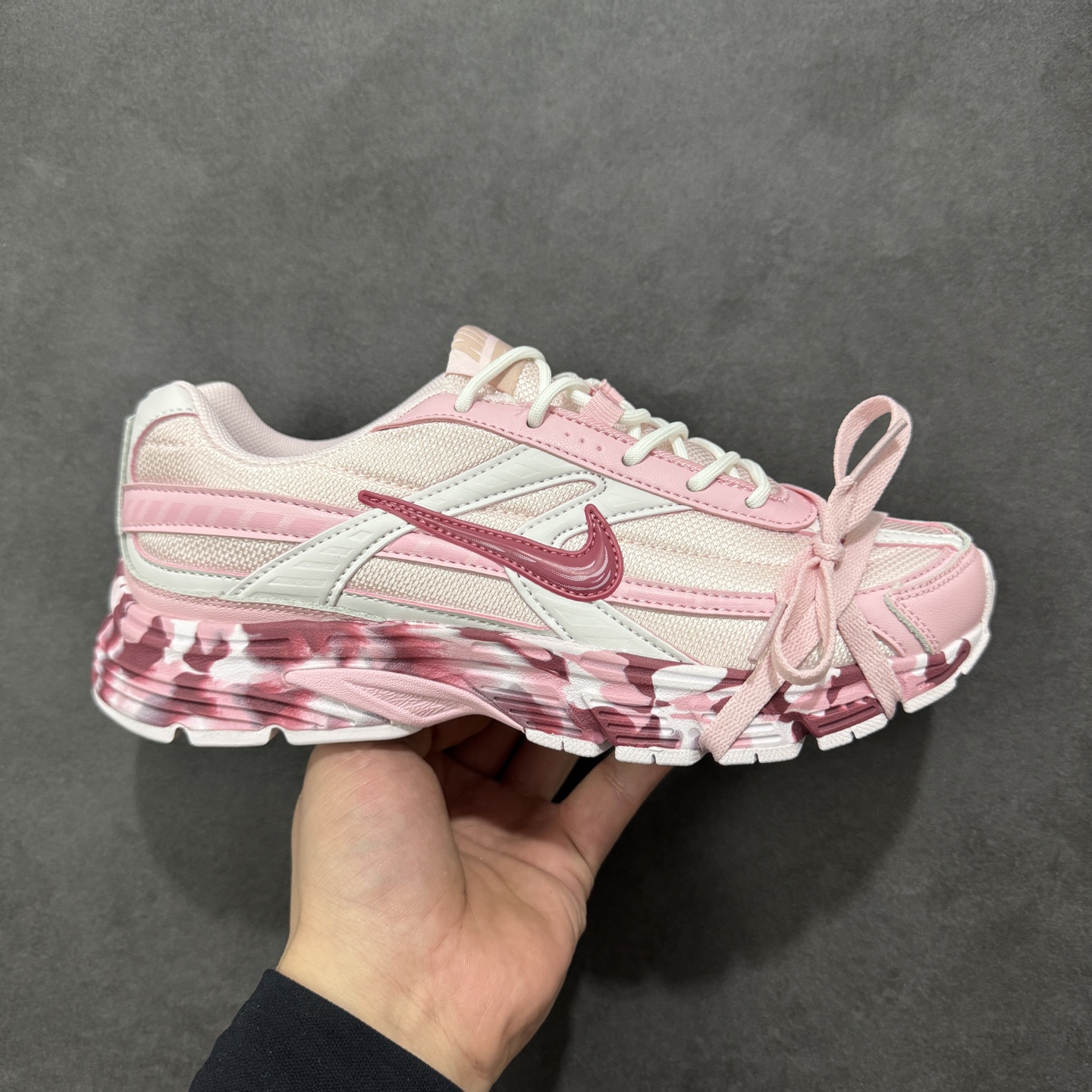 【公司级】NK Initiator 创始者系列 复古运动舒适网布休闲跑步鞋 Ins爆火全新韩系古着风 回味经典 采用透气网眼鞋面和支撑覆盖层 自然运动设计的Phlyon中底用于缓冲 BRS 1000碳橡胶外底具有轻质柔韧性 牵引力和耐用性 货号：IB4339-022 尺码：36 36.5 37.5 38 38.5 39 40 40.5 41 编码：LDSB220230-选品中心