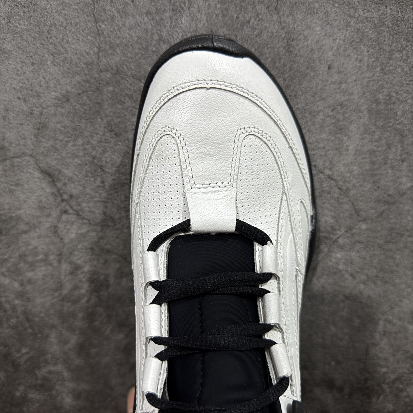 图片[5]-【顶级版】Ecco 爱步 健步探索系列 BIOM防滑真皮运动鞋 牛皮鞋面 纹理自然 柔韧耐穿 直接注塑工艺连接鞋面与鞋底 一体成型 合脚耐穿 橡胶外底 适应多种地形 防滑耐磨 强劲抓地 BIOM核心自然律动科技 符合人体工学 长效缓震 能量回弹 踏风前行 自然律动 裸足科技 尺码：39-44-选品中心