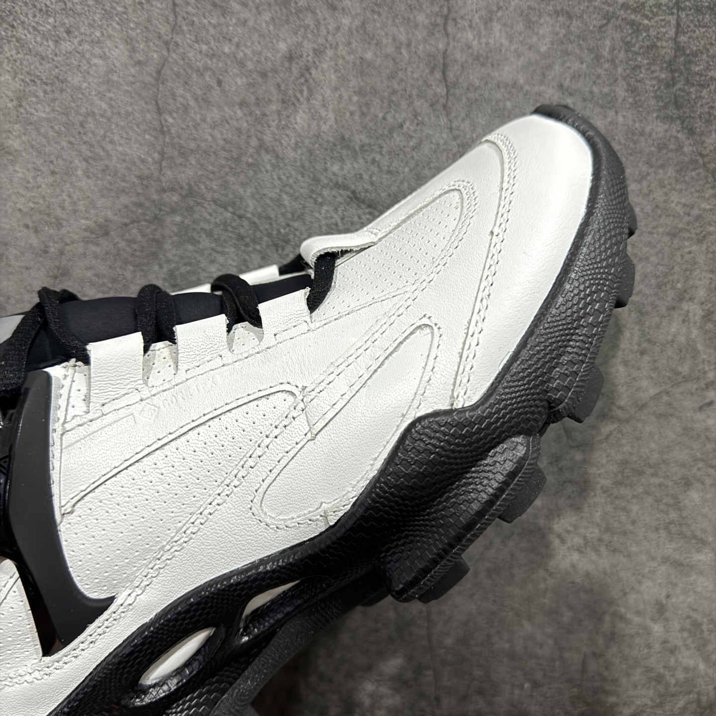 图片[6]-【顶级版】Ecco 爱步 健步探索系列 BIOM防滑真皮运动鞋 牛皮鞋面 纹理自然 柔韧耐穿 直接注塑工艺连接鞋面与鞋底 一体成型 合脚耐穿 橡胶外底 适应多种地形 防滑耐磨 强劲抓地 BIOM核心自然律动科技 符合人体工学 长效缓震 能量回弹 踏风前行 自然律动 裸足科技 尺码：39-44-选品中心