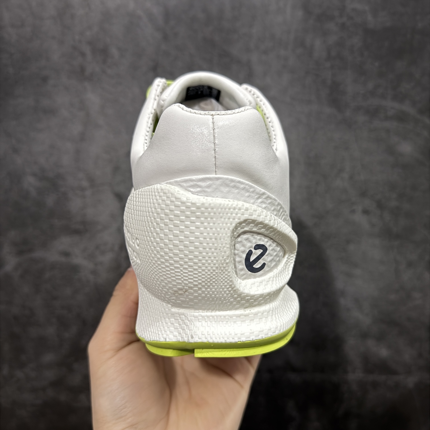 图片[4]-【顶级版】Ecco 爱步 健步探索系列 BIOM防滑真皮运动鞋 牛皮鞋面 纹理自然 柔韧耐穿 直接注塑工艺连接鞋面与鞋底 一体成型 合脚耐穿 橡胶外底 适应多种地形 防滑耐磨 强劲抓地 BIOM核心自然律动科技 符合人体工学 长效缓震 能量回弹 踏风前行 自然律动 裸足科技 尺码：39-44-选品中心