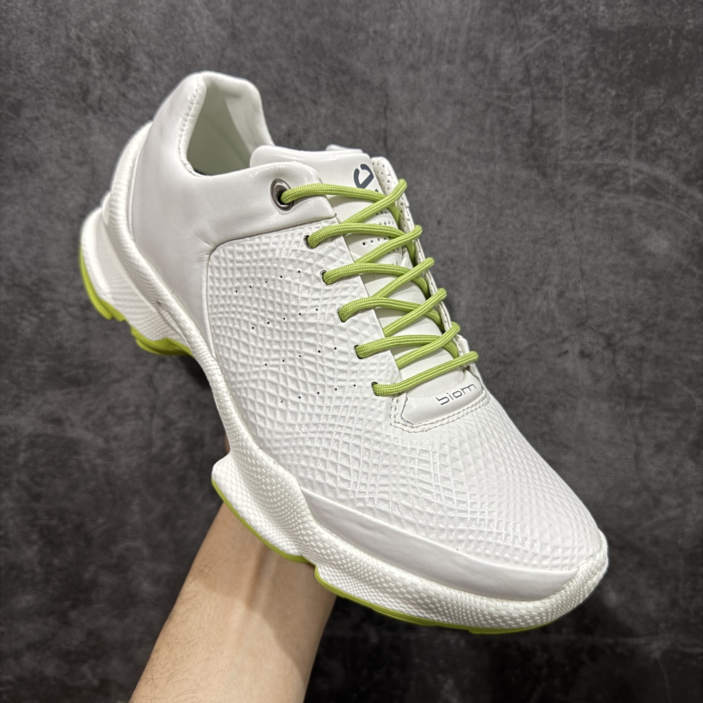 图片[3]-【顶级版】Ecco 爱步 健步探索系列 BIOM防滑真皮运动鞋 牛皮鞋面 纹理自然 柔韧耐穿 直接注塑工艺连接鞋面与鞋底 一体成型 合脚耐穿 橡胶外底 适应多种地形 防滑耐磨 强劲抓地 BIOM核心自然律动科技 符合人体工学 长效缓震 能量回弹 踏风前行 自然律动 裸足科技 尺码：39-44-选品中心