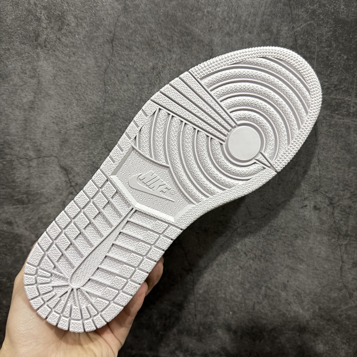 图片[9]-【H11版本】耐克Nike Air Jordan 1 AJ1经典复古经典低帮百搭文化篮球鞋 CZ0790-002 公司级真标半码制#原档案原数据开发版型#采用荔枝纹头层皮革鞋面材质#原厂立体填充鞋舌海绵#中底注胶孔及缜密中底拉帮工艺#原数据开发模具大底 尺码：35.5 36 36.5 37.5 38 38.5 39 40 40.5 41 42 42.5 43 44 44.5 45 46 47.5 编码：H11B270280-选品中心