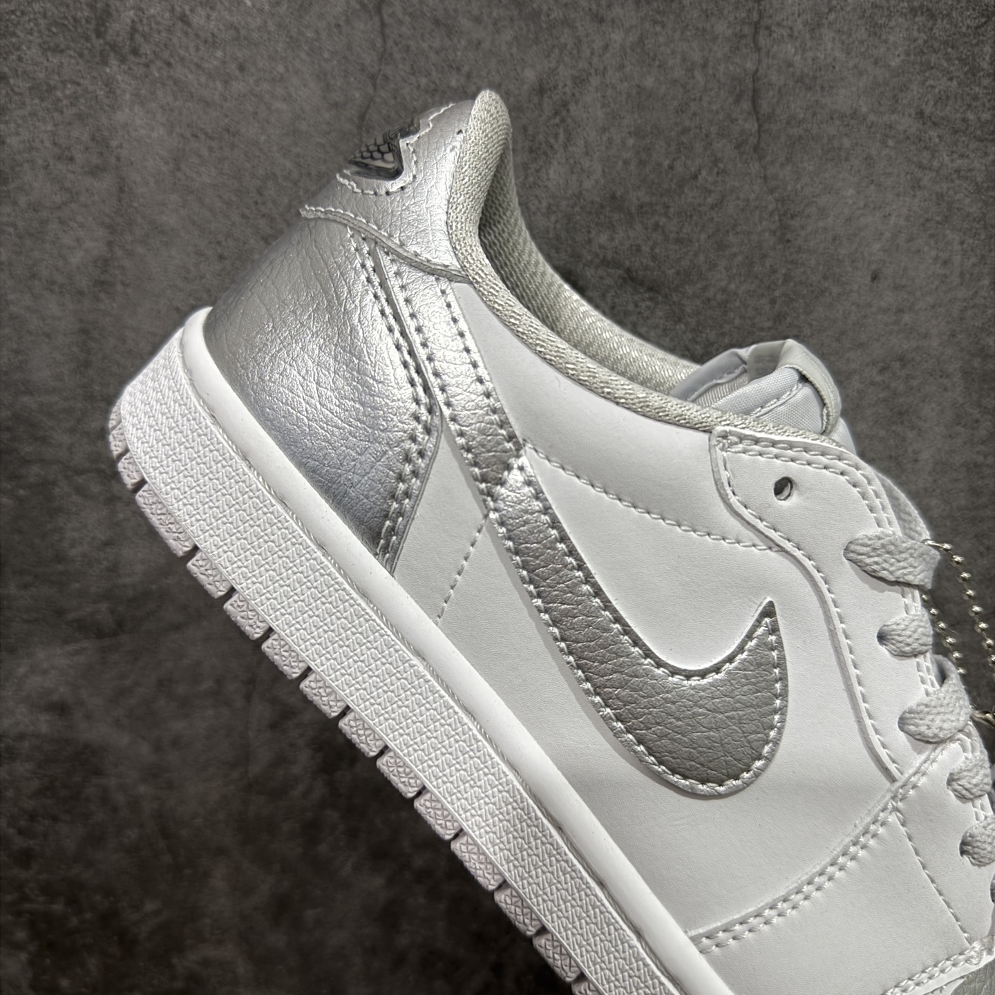 图片[7]-【H11版本】耐克Nike Air Jordan 1 AJ1经典复古经典低帮百搭文化篮球鞋 CZ0790-002 公司级真标半码制#原档案原数据开发版型#采用荔枝纹头层皮革鞋面材质#原厂立体填充鞋舌海绵#中底注胶孔及缜密中底拉帮工艺#原数据开发模具大底 尺码：35.5 36 36.5 37.5 38 38.5 39 40 40.5 41 42 42.5 43 44 44.5 45 46 47.5 编码：H11B270280-选品中心