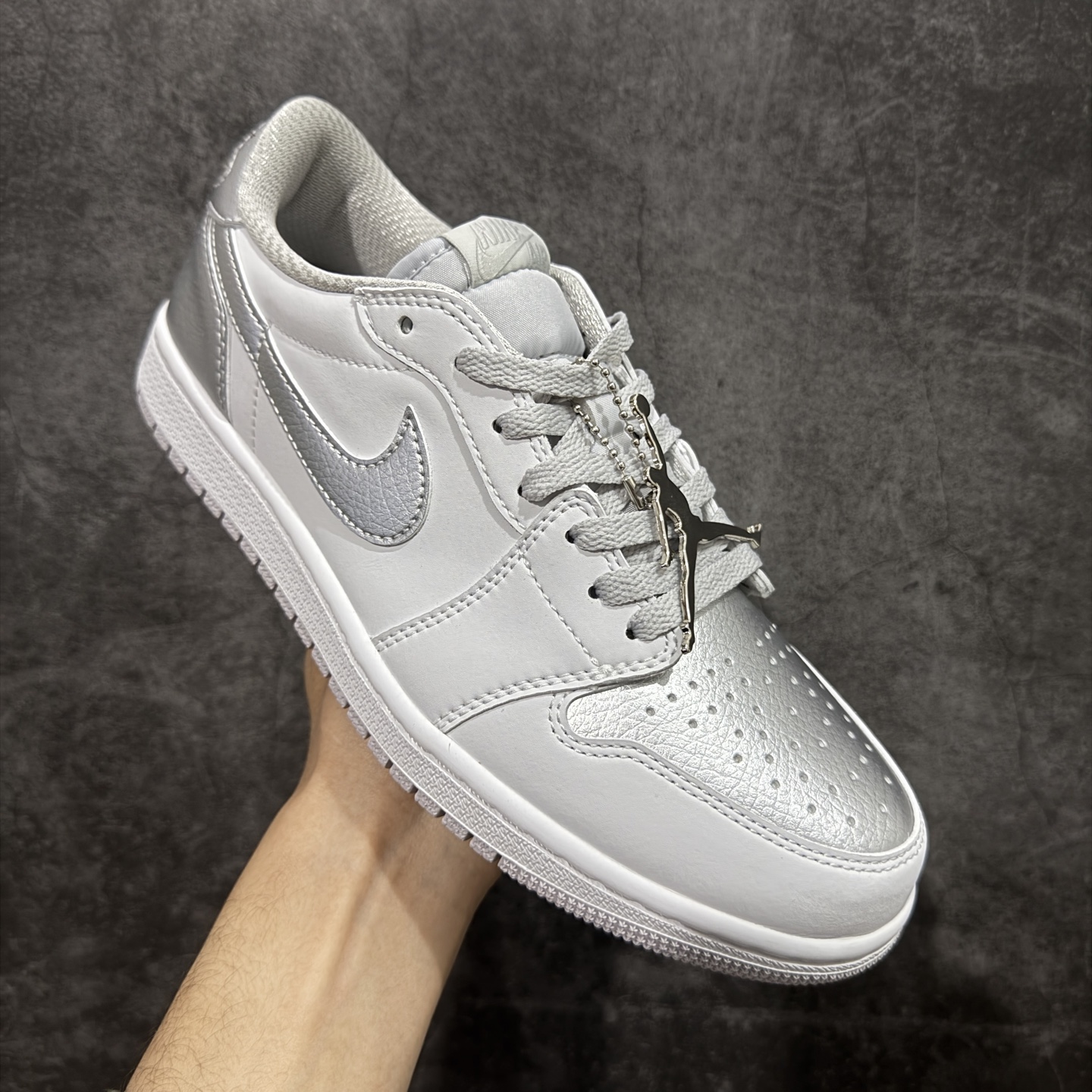 图片[3]-【H11版本】耐克Nike Air Jordan 1 AJ1经典复古经典低帮百搭文化篮球鞋 CZ0790-002 公司级真标半码制#原档案原数据开发版型#采用荔枝纹头层皮革鞋面材质#原厂立体填充鞋舌海绵#中底注胶孔及缜密中底拉帮工艺#原数据开发模具大底 尺码：35.5 36 36.5 37.5 38 38.5 39 40 40.5 41 42 42.5 43 44 44.5 45 46 47.5 编码：H11B270280-选品中心