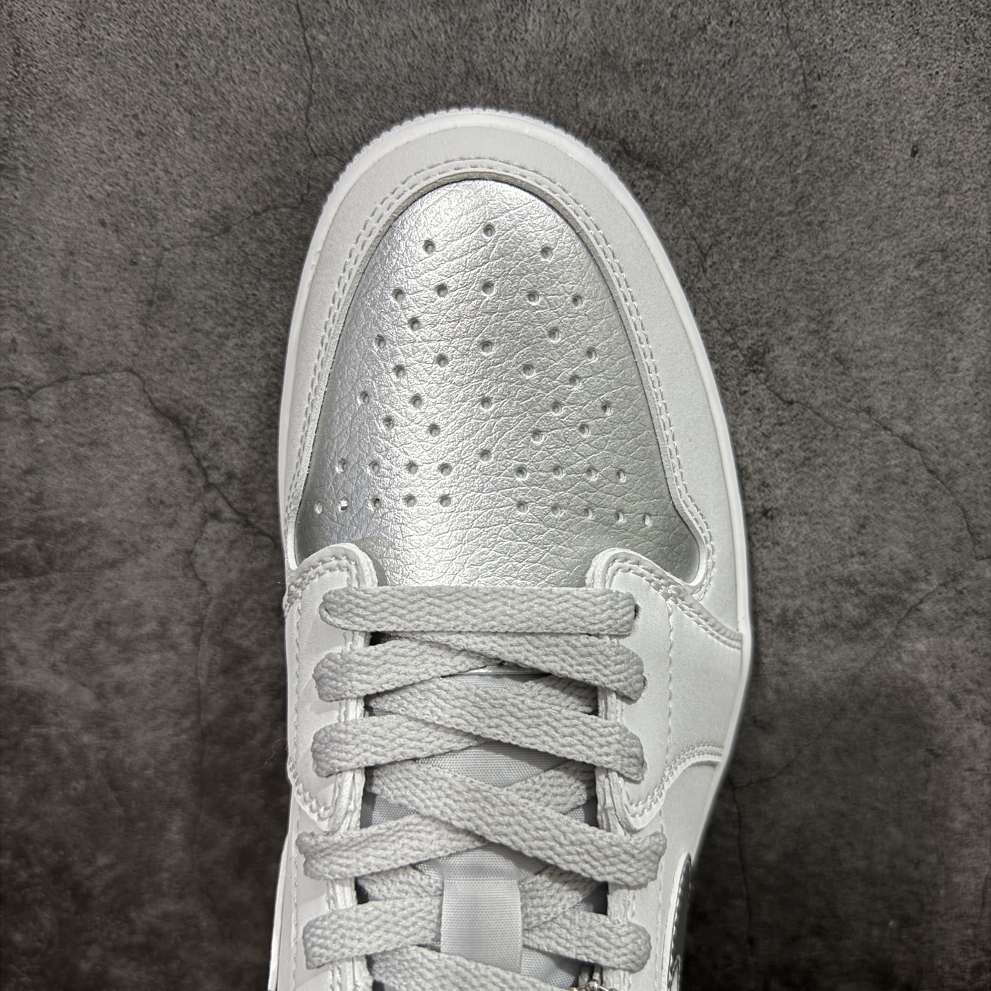 图片[5]-【H11版本】耐克Nike Air Jordan 1 AJ1经典复古经典低帮百搭文化篮球鞋 CZ0790-002 公司级真标半码制#原档案原数据开发版型#采用荔枝纹头层皮革鞋面材质#原厂立体填充鞋舌海绵#中底注胶孔及缜密中底拉帮工艺#原数据开发模具大底 尺码：35.5 36 36.5 37.5 38 38.5 39 40 40.5 41 42 42.5 43 44 44.5 45 46 47.5 编码：H11B270280-选品中心