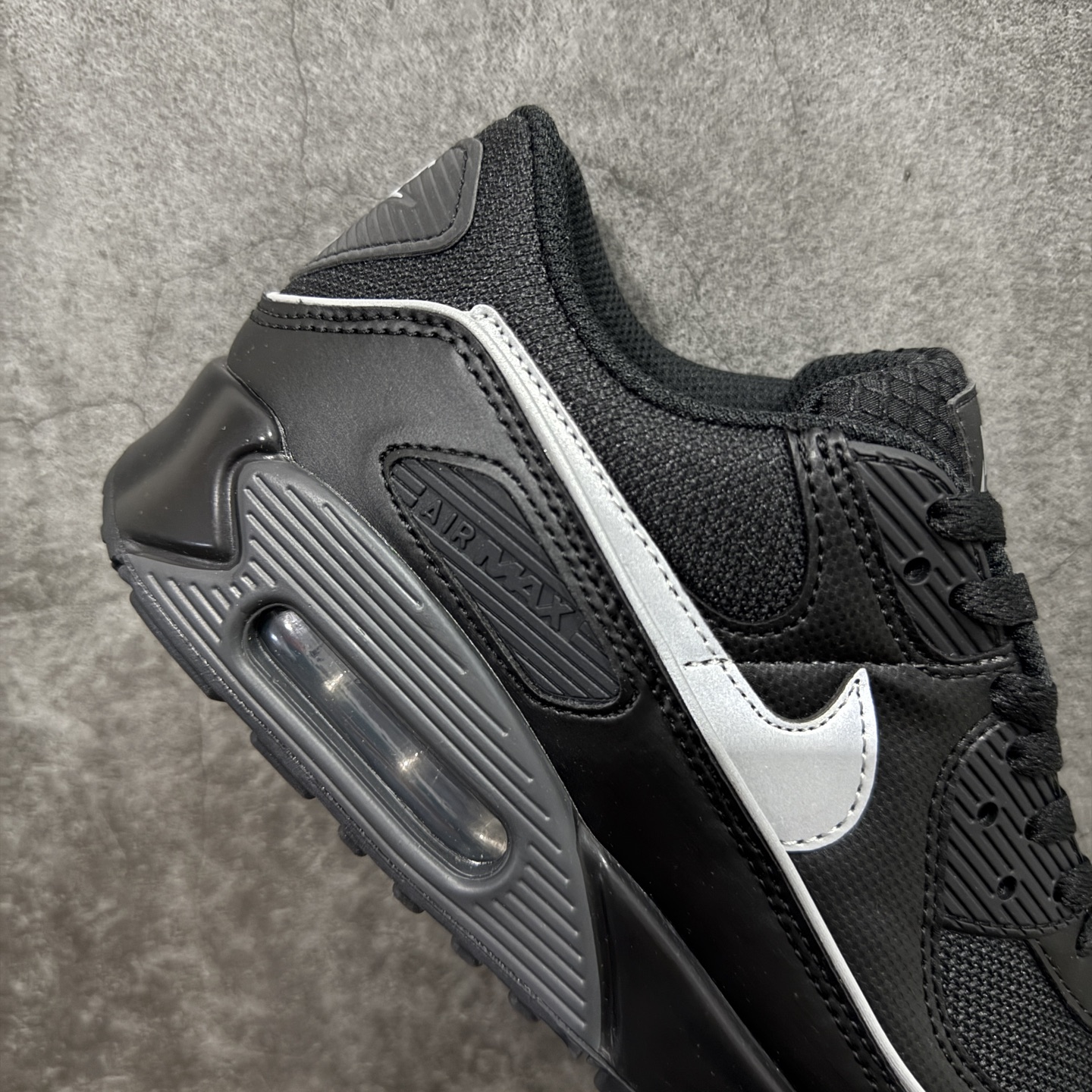 图片[7]-【Max纯原版】Nike Air Max 90 Leather 舒适时尚减震耐磨透气 低帮 气垫 休闲跑步鞋 男款 纯白 货号：IF0670-002 顶级90款问市 开发数月 原版开发 多道QC质检 鞋型完美复刻 原厂级别工艺 正确色卡 正确气垫蓝光 正确大底 独家私模 采用进口头层牛皮拼接 定位高端市场 行业标杆工艺 尺码：39 40 40.5 41 42 42.5 43 44 44.5 45 46-选品中心