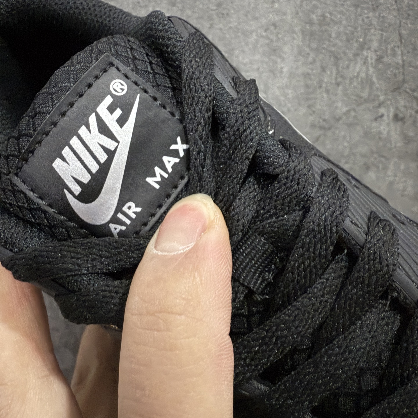 图片[6]-【Max纯原版】Nike Air Max 90 Leather 舒适时尚减震耐磨透气 低帮 气垫 休闲跑步鞋 男款 纯白 货号：IF0670-002 顶级90款问市 开发数月 原版开发 多道QC质检 鞋型完美复刻 原厂级别工艺 正确色卡 正确气垫蓝光 正确大底 独家私模 采用进口头层牛皮拼接 定位高端市场 行业标杆工艺 尺码：39 40 40.5 41 42 42.5 43 44 44.5 45 46-选品中心