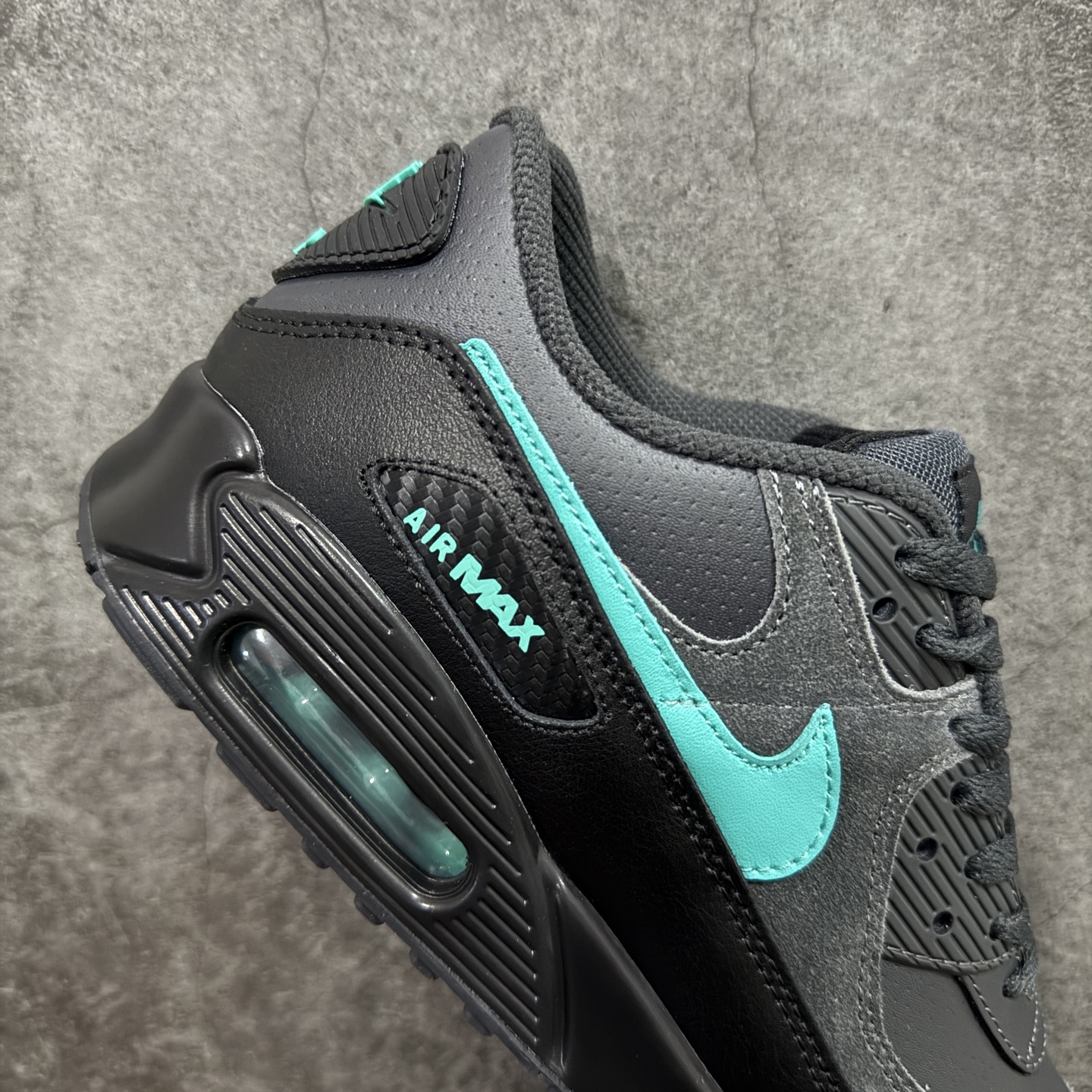 图片[7]-【Max纯原版】Nike Air Max 90 Leather 舒适时尚减震耐磨透气 低帮 气垫 休闲跑步鞋 男款 纯白 货号：HV4517-002 顶级90款问市 开发数月 原版开发 多道QC质检 鞋型完美复刻 原厂级别工艺 正确色卡 正确气垫蓝光 正确大底 独家私模 采用进口头层牛皮拼接 定位高端市场 行业标杆工艺 尺码：39 40 40.5 41 42 42.5 43 44 44.5 45 46-选品中心