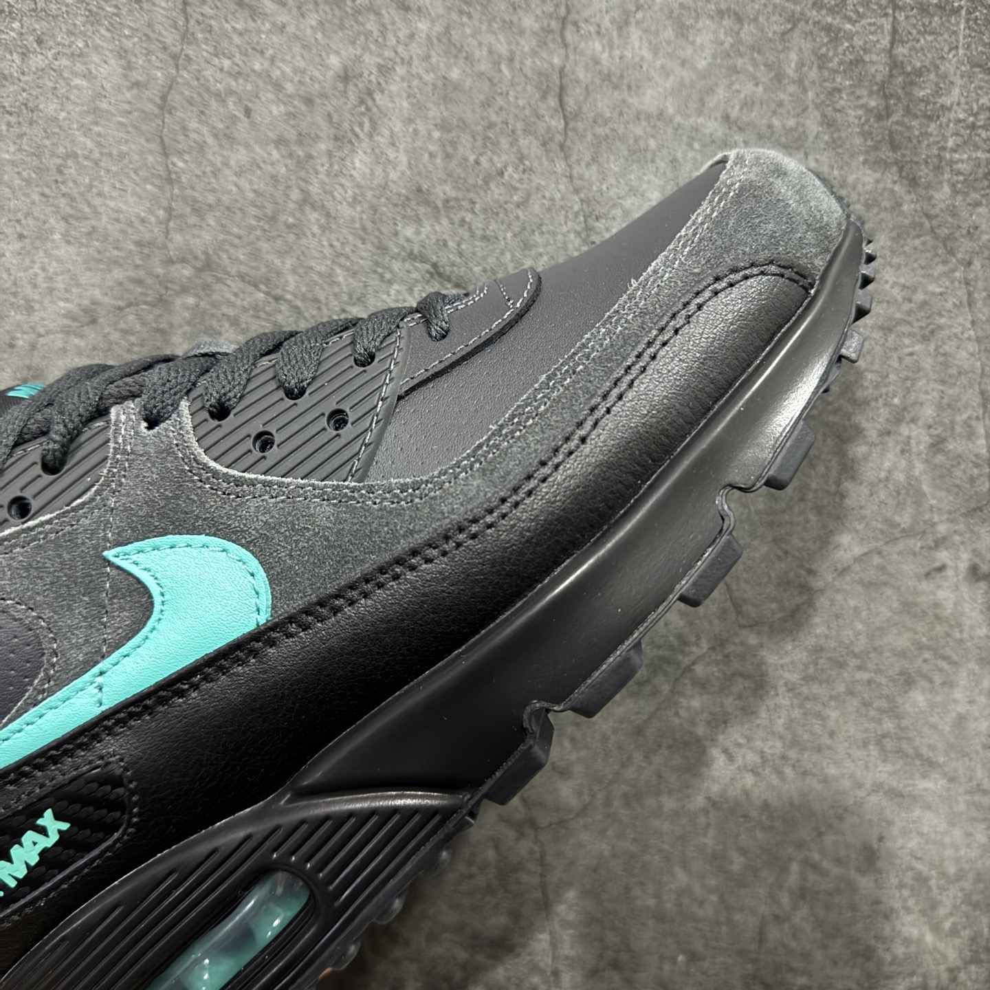 图片[6]-【Max纯原版】Nike Air Max 90 Leather 舒适时尚减震耐磨透气 低帮 气垫 休闲跑步鞋 男款 纯白 货号：HV4517-002 顶级90款问市 开发数月 原版开发 多道QC质检 鞋型完美复刻 原厂级别工艺 正确色卡 正确气垫蓝光 正确大底 独家私模 采用进口头层牛皮拼接 定位高端市场 行业标杆工艺 尺码：39 40 40.5 41 42 42.5 43 44 44.5 45 46-选品中心