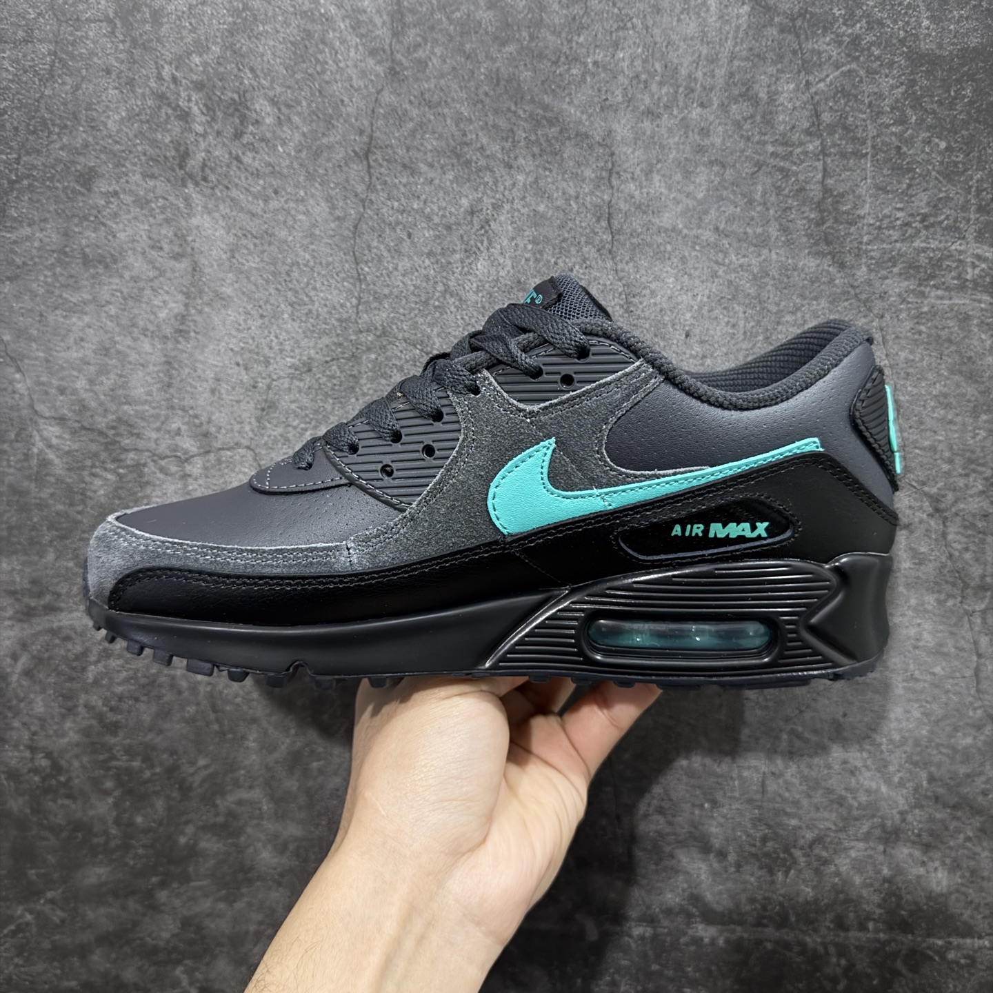 图片[2]-【Max纯原版】Nike Air Max 90 Leather 舒适时尚减震耐磨透气 低帮 气垫 休闲跑步鞋 男款 纯白 货号：HV4517-002 顶级90款问市 开发数月 原版开发 多道QC质检 鞋型完美复刻 原厂级别工艺 正确色卡 正确气垫蓝光 正确大底 独家私模 采用进口头层牛皮拼接 定位高端市场 行业标杆工艺 尺码：39 40 40.5 41 42 42.5 43 44 44.5 45 46-选品中心