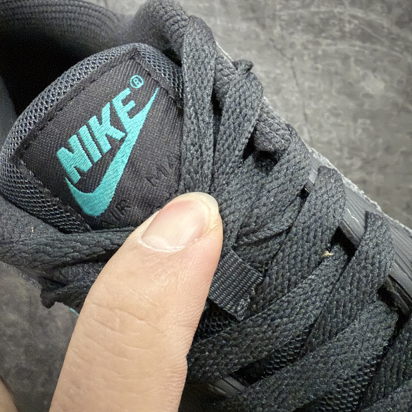 图片[6]-【Max纯原版】Nike Air Max 90 Leather 舒适时尚减震耐磨透气 低帮 气垫 休闲跑步鞋 男款 纯白 货号：HV4517-002 顶级90款问市 开发数月 原版开发 多道QC质检 鞋型完美复刻 原厂级别工艺 正确色卡 正确气垫蓝光 正确大底 独家私模 采用进口头层牛皮拼接 定位高端市场 行业标杆工艺 尺码：39 40 40.5 41 42 42.5 43 44 44.5 45 46-选品中心