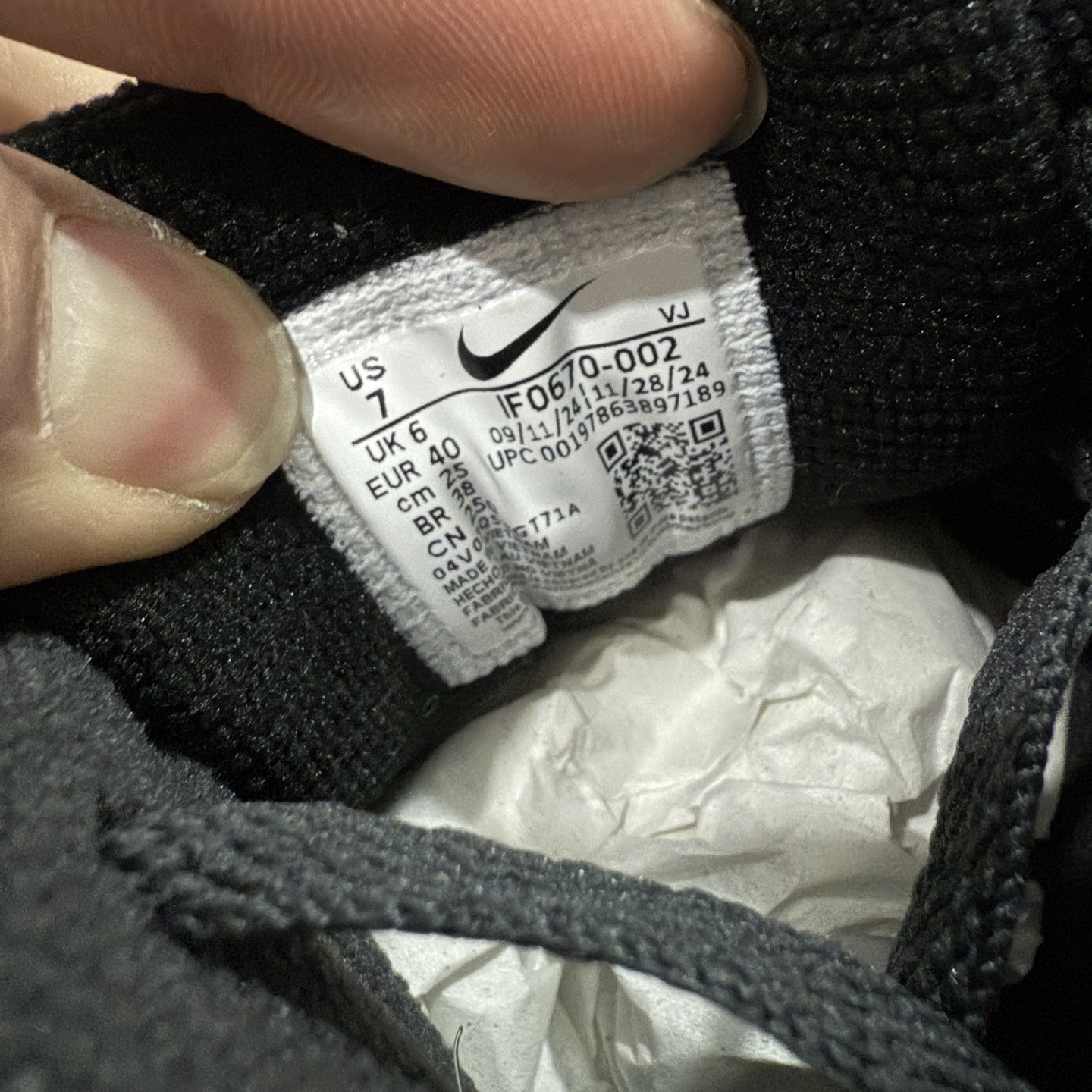 图片[7]-【Max纯原版】Nike Air Max 90 Leather 舒适时尚减震耐磨透气 低帮 气垫 休闲跑步鞋 男款 纯白 货号：HV4517-002 顶级90款问市 开发数月 原版开发 多道QC质检 鞋型完美复刻 原厂级别工艺 正确色卡 正确气垫蓝光 正确大底 独家私模 采用进口头层牛皮拼接 定位高端市场 行业标杆工艺 尺码：39 40 40.5 41 42 42.5 43 44 44.5 45 46-选品中心