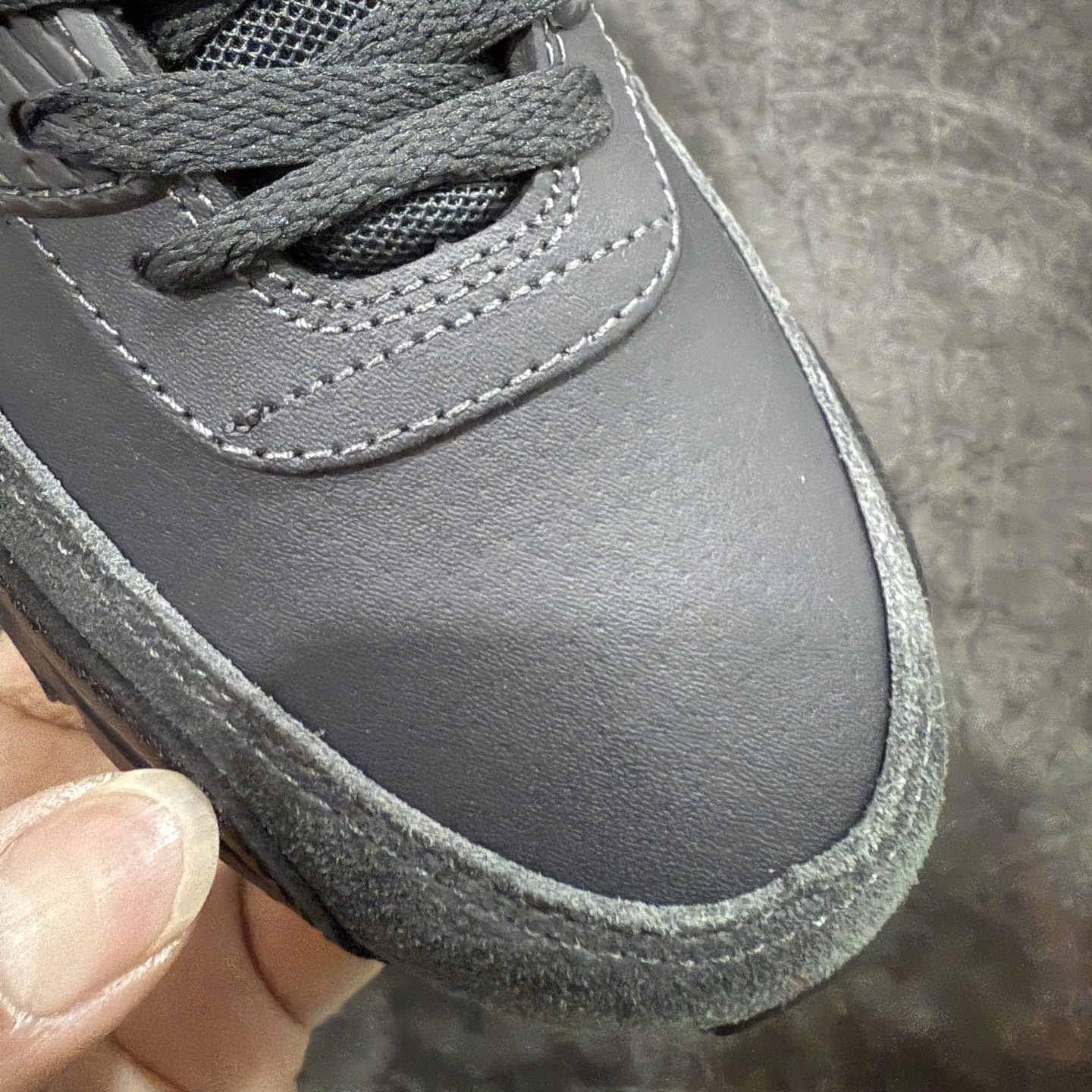 图片[5]-【Max纯原版】Nike Air Max 90 Leather 舒适时尚减震耐磨透气 低帮 气垫 休闲跑步鞋 男款 纯白 货号：HV4517-002 顶级90款问市 开发数月 原版开发 多道QC质检 鞋型完美复刻 原厂级别工艺 正确色卡 正确气垫蓝光 正确大底 独家私模 采用进口头层牛皮拼接 定位高端市场 行业标杆工艺 尺码：39 40 40.5 41 42 42.5 43 44 44.5 45 46-选品中心