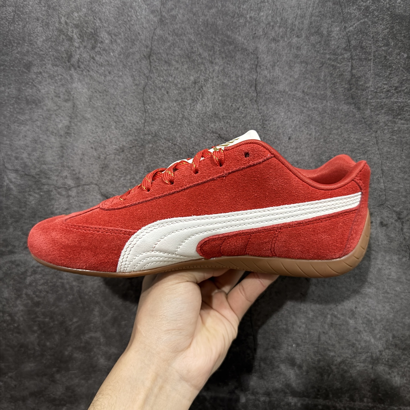 图片[2]-【纯原神版】彪马 PUMA Speedcat OG 舒适运动 防滑轻便 低帮 生活休闲鞋 男女款运动休闲鞋 马年限定 纯原出货 区别此前市场所有版本 真正高品质 原材料翻毛皮 正确烫金 完美版型 清洁度到位 零售必推品质 达人推荐新品 货号：408848 01 尺码：35 36 36.5 37 38 38.5 39 40 40.5 41 42 42.5 43 44 45-选品中心