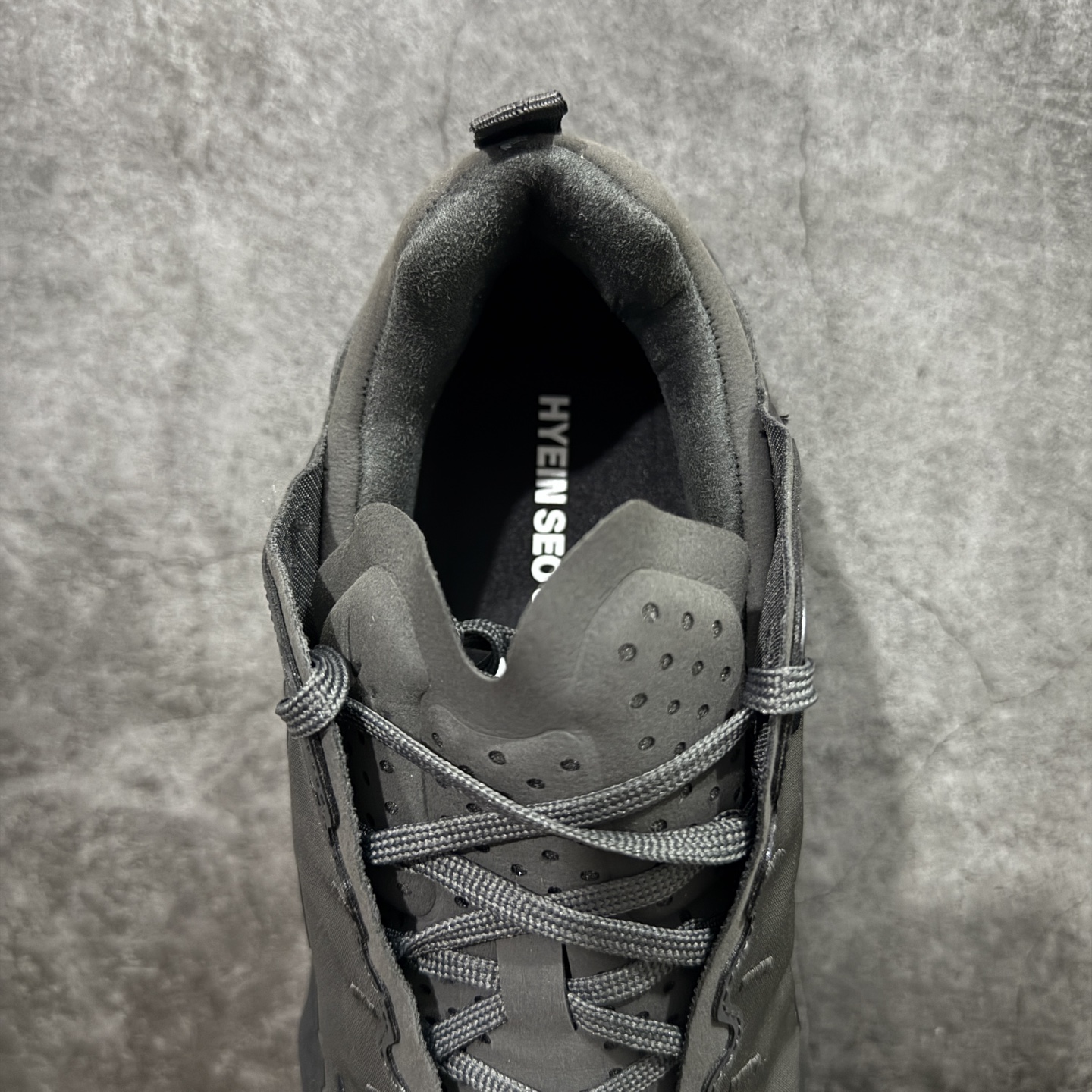 图片[8]-【RS纯原】HYEIN SEO x NK Ava Rover 百搭舒适耐磨低帮跑步鞋 男女同款 HQ2863-300 正确原盒 区别市场错误版本 版型细节都更好 品质到位💪 流线型轮廓，通过轻薄物料鞋面结合 TPU 网格状支撑示人，增厚的中底材质选用 ReactX 加持，华夫外底收尾。鞋垫与后跟鞋提，克制点缀 Hyein Seo 字样。鞋垫与鞋提则采用菱形格纹的变化元素呈现。 尺码：35 36 36.5 37.5 38 38.5 39 40 40.5 41 42 42.5 43 44 44.5 45 46-选品中心