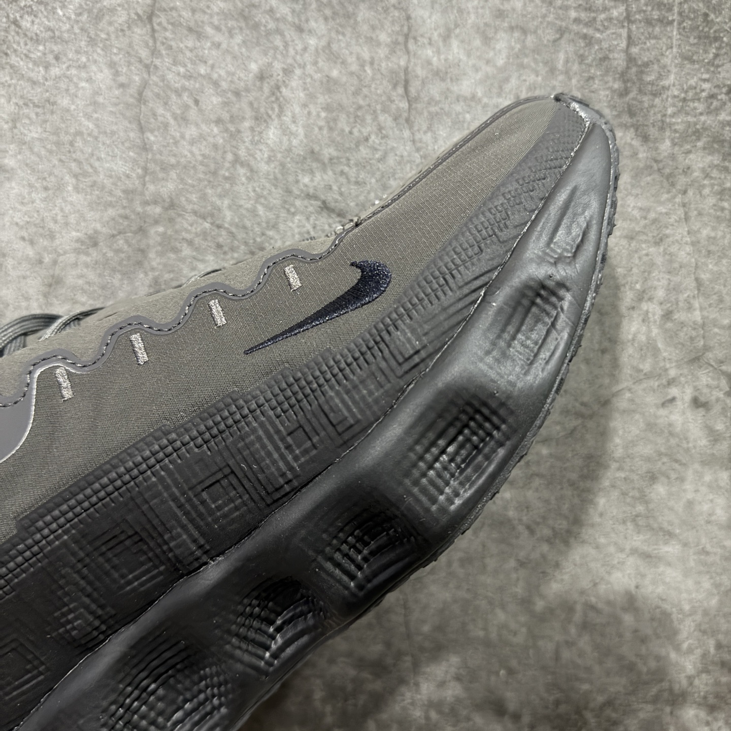 图片[6]-【RS纯原】HYEIN SEO x NK Ava Rover 百搭舒适耐磨低帮跑步鞋 男女同款 HQ2863-300 正确原盒 区别市场错误版本 版型细节都更好 品质到位💪 流线型轮廓，通过轻薄物料鞋面结合 TPU 网格状支撑示人，增厚的中底材质选用 ReactX 加持，华夫外底收尾。鞋垫与后跟鞋提，克制点缀 Hyein Seo 字样。鞋垫与鞋提则采用菱形格纹的变化元素呈现。 尺码：35 36 36.5 37.5 38 38.5 39 40 40.5 41 42 42.5 43 44 44.5 45 46-选品中心