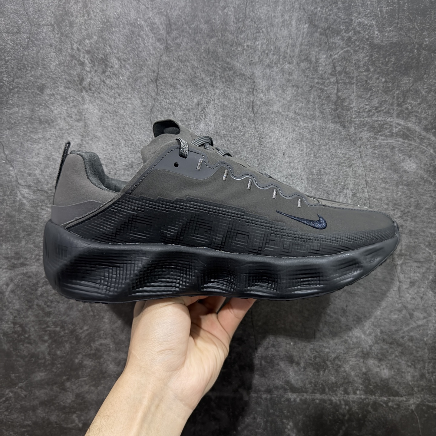 【RS纯原】HYEIN SEO x NK Ava Rover 百搭舒适耐磨低帮跑步鞋 男女同款 HQ2863-300 正确原盒 区别市场错误版本 版型细节都更好 品质到位💪 流线型轮廓，通过轻薄物料鞋面结合 TPU 网格状支撑示人，增厚的中底材质选用 ReactX 加持，华夫外底收尾。鞋垫与后跟鞋提，克制点缀 Hyein Seo 字样。鞋垫与鞋提则采用菱形格纹的变化元素呈现。 尺码：35 36 36.5 37.5 38 38.5 39 40 40.5 41 42 42.5 43 44 44.5 45 46-选品中心