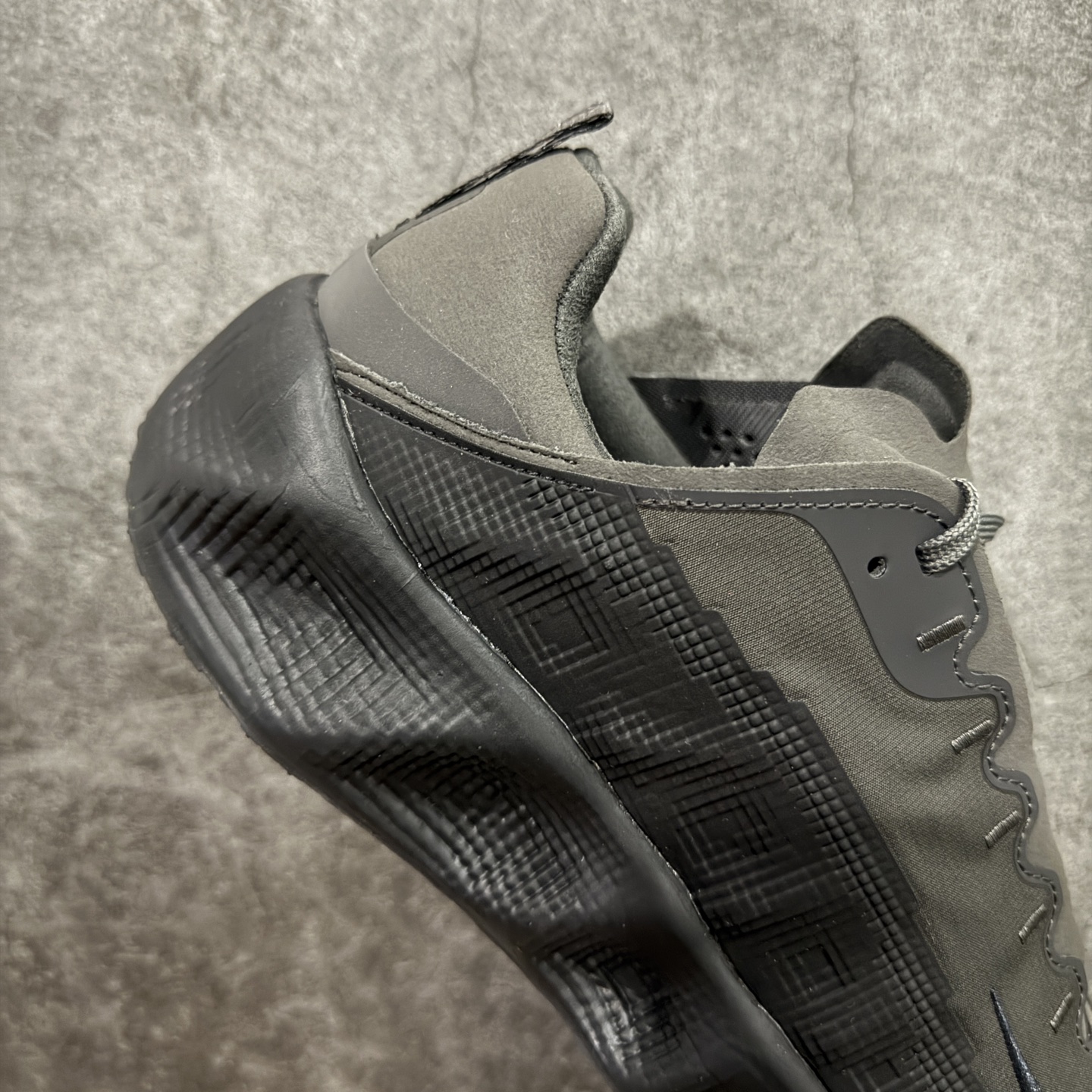 图片[7]-【RS纯原】HYEIN SEO x NK Ava Rover 百搭舒适耐磨低帮跑步鞋 男女同款 HQ2863-300 正确原盒 区别市场错误版本 版型细节都更好 品质到位💪 流线型轮廓，通过轻薄物料鞋面结合 TPU 网格状支撑示人，增厚的中底材质选用 ReactX 加持，华夫外底收尾。鞋垫与后跟鞋提，克制点缀 Hyein Seo 字样。鞋垫与鞋提则采用菱形格纹的变化元素呈现。 尺码：35 36 36.5 37.5 38 38.5 39 40 40.5 41 42 42.5 43 44 44.5 45 46-选品中心