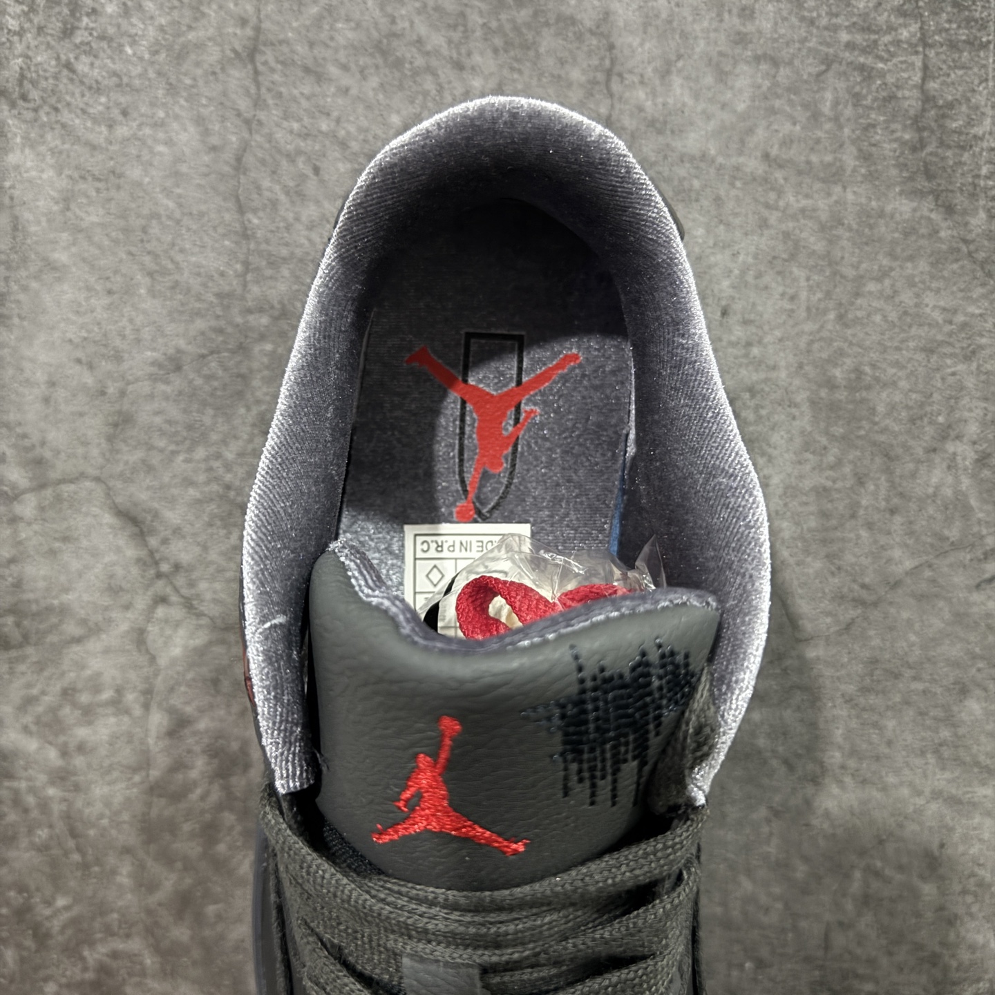 图片[8]-【纯原版】Air Jordan Retro Flight Court SP低帮 AJ低邦 乔丹篮球鞋系列 目前市场最正确版本 头层翻毛＋头层皮 区别市场通货 正确针织鞋码效果 版型完美 正确私模大底 鞋款整体以翻毛皮打造，搭配侧身头层皮面框架，鞋舌及后跟Jumpman Logo分别采用刺绣点缀，后跟侧身Flighth字样也辅以刺绣呈现，秉承轻量化的速度型篮球鞋设计思想完成设计，降低重量的同时提升舒适度，中底延续前作使用了分离式后掌可视化Air Soleb气垫。鞋带孔和后跟鞋提以籃网为造型灵感，将篮球运动巧妙融入到鞋款的设计之中，使鞋身整体富有流动性、节奏感和优雅气质。 货号：HQ2958-006 尺码：36 36.5 37.5 38 38.5 39 40 40.5 41 42 42.5 43 44 44.5 45-选品中心