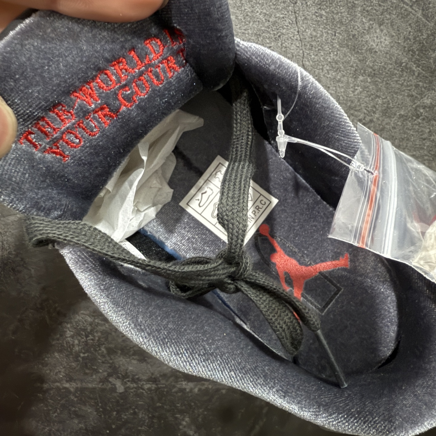 图片[7]-【纯原版】Air Jordan Retro Flight Court SP低帮 AJ低邦 乔丹篮球鞋系列 目前市场最正确版本 头层翻毛＋头层皮 区别市场通货 正确针织鞋码效果 版型完美 正确私模大底 鞋款整体以翻毛皮打造，搭配侧身头层皮面框架，鞋舌及后跟Jumpman Logo分别采用刺绣点缀，后跟侧身Flighth字样也辅以刺绣呈现，秉承轻量化的速度型篮球鞋设计思想完成设计，降低重量的同时提升舒适度，中底延续前作使用了分离式后掌可视化Air Soleb气垫。鞋带孔和后跟鞋提以籃网为造型灵感，将篮球运动巧妙融入到鞋款的设计之中，使鞋身整体富有流动性、节奏感和优雅气质。 货号：HQ2958-006 尺码：36 36.5 37.5 38 38.5 39 40 40.5 41 42 42.5 43 44 44.5 45-选品中心