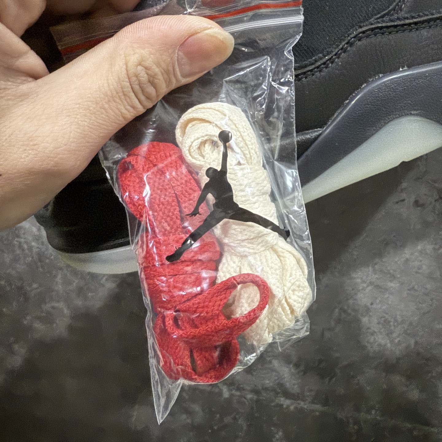 图片[8]-【纯原版】Air Jordan Retro Flight Court SP低帮 AJ低邦 乔丹篮球鞋系列 目前市场最正确版本 头层翻毛＋头层皮 区别市场通货 正确针织鞋码效果 版型完美 正确私模大底 鞋款整体以翻毛皮打造，搭配侧身头层皮面框架，鞋舌及后跟Jumpman Logo分别采用刺绣点缀，后跟侧身Flighth字样也辅以刺绣呈现，秉承轻量化的速度型篮球鞋设计思想完成设计，降低重量的同时提升舒适度，中底延续前作使用了分离式后掌可视化Air Soleb气垫。鞋带孔和后跟鞋提以籃网为造型灵感，将篮球运动巧妙融入到鞋款的设计之中，使鞋身整体富有流动性、节奏感和优雅气质。 货号：HQ2958-006 尺码：36 36.5 37.5 38 38.5 39 40 40.5 41 42 42.5 43 44 44.5 45-选品中心