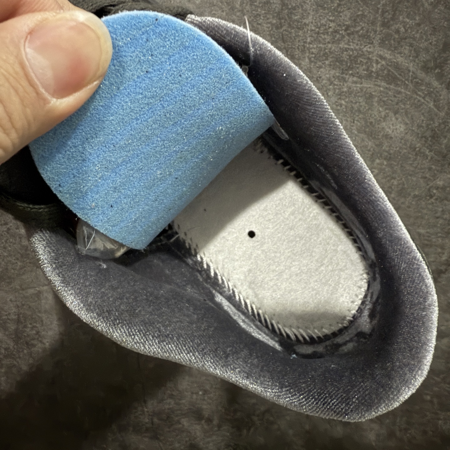 图片[9]-【纯原版】Air Jordan Retro Flight Court SP低帮 AJ低邦 乔丹篮球鞋系列 目前市场最正确版本 头层翻毛＋头层皮 区别市场通货 正确针织鞋码效果 版型完美 正确私模大底 鞋款整体以翻毛皮打造，搭配侧身头层皮面框架，鞋舌及后跟Jumpman Logo分别采用刺绣点缀，后跟侧身Flighth字样也辅以刺绣呈现，秉承轻量化的速度型篮球鞋设计思想完成设计，降低重量的同时提升舒适度，中底延续前作使用了分离式后掌可视化Air Soleb气垫。鞋带孔和后跟鞋提以籃网为造型灵感，将篮球运动巧妙融入到鞋款的设计之中，使鞋身整体富有流动性、节奏感和优雅气质。 货号：HQ2958-006 尺码：36 36.5 37.5 38 38.5 39 40 40.5 41 42 42.5 43 44 44.5 45-选品中心