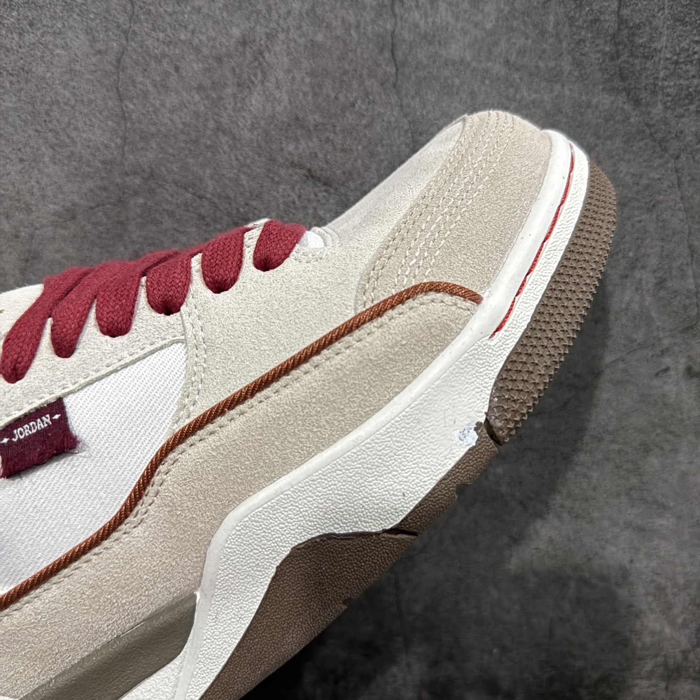 图片[6]-【神版】Air Jordan Retro Flight Court CNY 低帮 AJ低邦 乔丹篮球鞋系列 马年限定 目前此系列市场最优版本 头层带半码 区别市场通货 鞋款整体以黑色翻毛皮打造，搭配侧身黑色麂皮框架，鞋舌及后跟Jumpman Logo分别采用黑色、灰色刺绣点缀，后跟侧身Flighth字样也辅以灰色刺绣呈现，秉承轻量化的速度型篮球鞋设计思想完成设计，降低重量的同时提升舒适度，中底延续前作使用了分离式后掌可视化Air Soleb气垫。鞋带孔和后跟鞋提以籃网为造型灵感，将篮球运动巧妙融入到鞋款的设计之中，使鞋身整体富有流动性、节奏感和优雅气质。 货号：IQ1107-171 尺码：36 36.5 37.5 38 38.5 39 40 40.5 41 42 42.5 43 44 44.5 45-选品中心