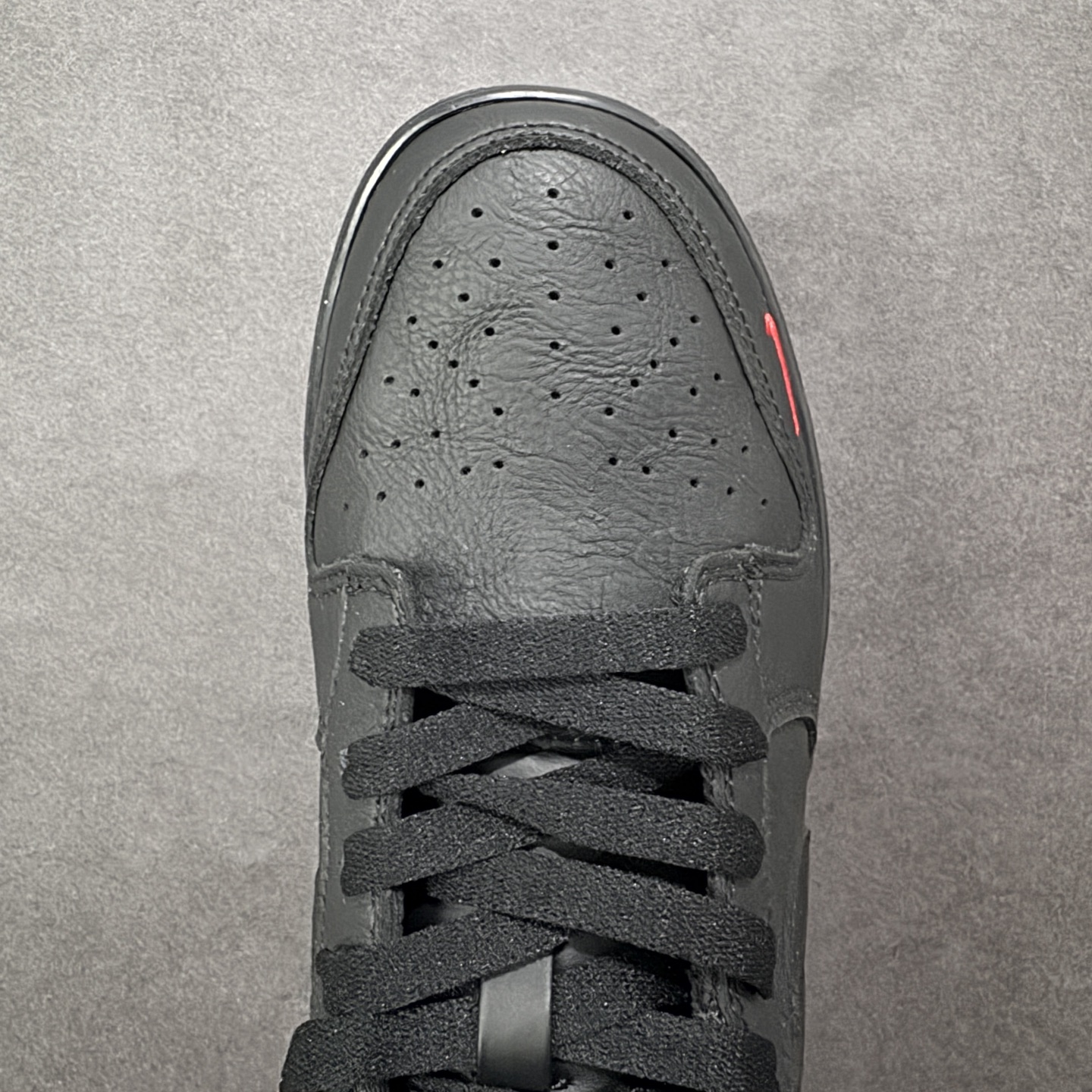 图片[8]-【定制版】Nike SB Dunk Low \”马年限定款“——黑红” 高端定制 低帮休闲板鞋 定制鞋盒 Ortholite鞋垫透气防臭 大厂纯原品质出货 超高清洁度 皮料切割干净无任何毛边 细节完美 货号：YF9511-925 尺码：36 36.5 37.5 38 38.5 39 40 40.5 41 42 42.5 43 44 44.5 45 编码：HXSB330340-选品中心