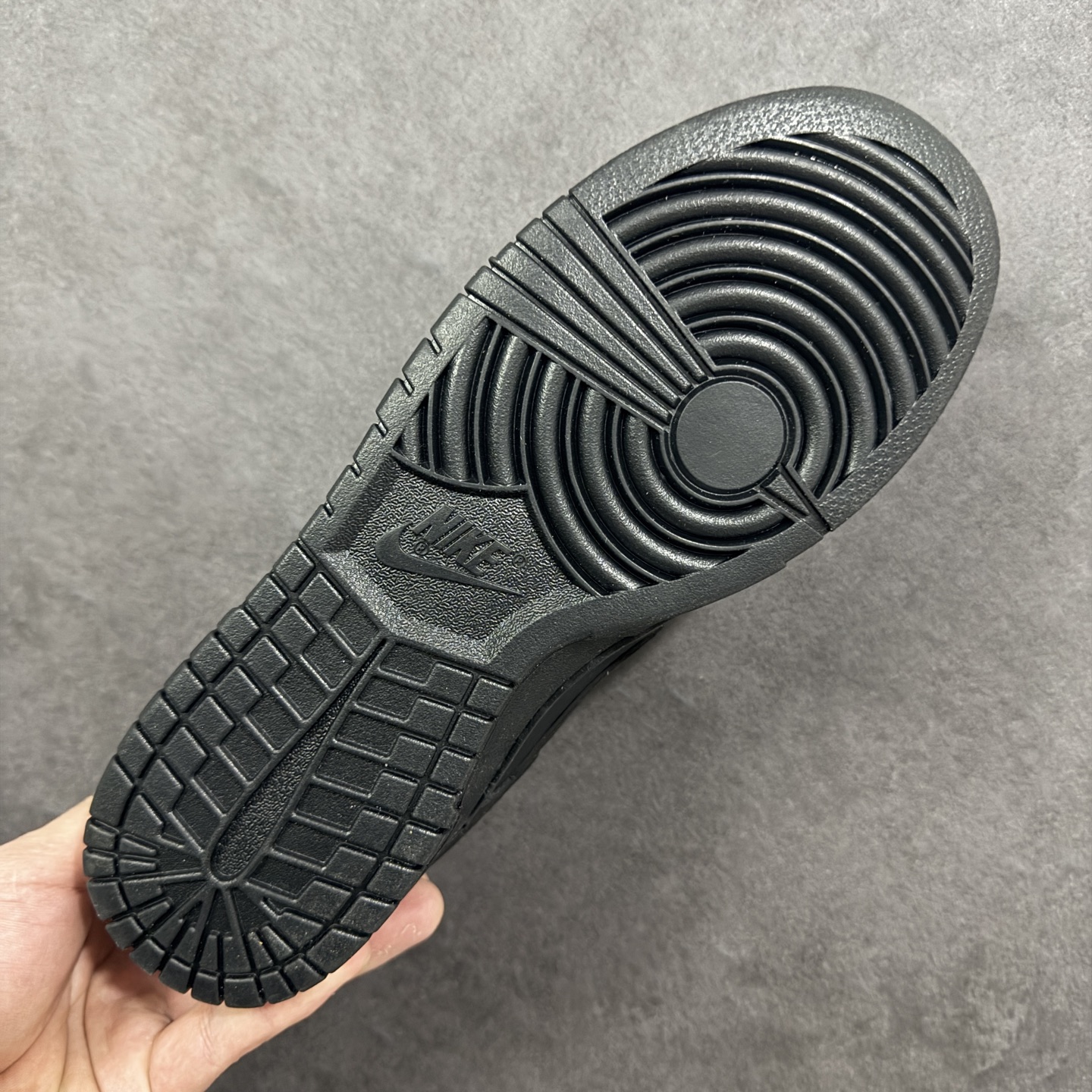 图片[9]-【定制版】Nike SB Dunk Low \”马年限定款“——黑红” 高端定制 低帮休闲板鞋 定制鞋盒 Ortholite鞋垫透气防臭 大厂纯原品质出货 超高清洁度 皮料切割干净无任何毛边 细节完美 货号：YF9511-925 尺码：36 36.5 37.5 38 38.5 39 40 40.5 41 42 42.5 43 44 44.5 45 编码：HXSB330340-选品中心