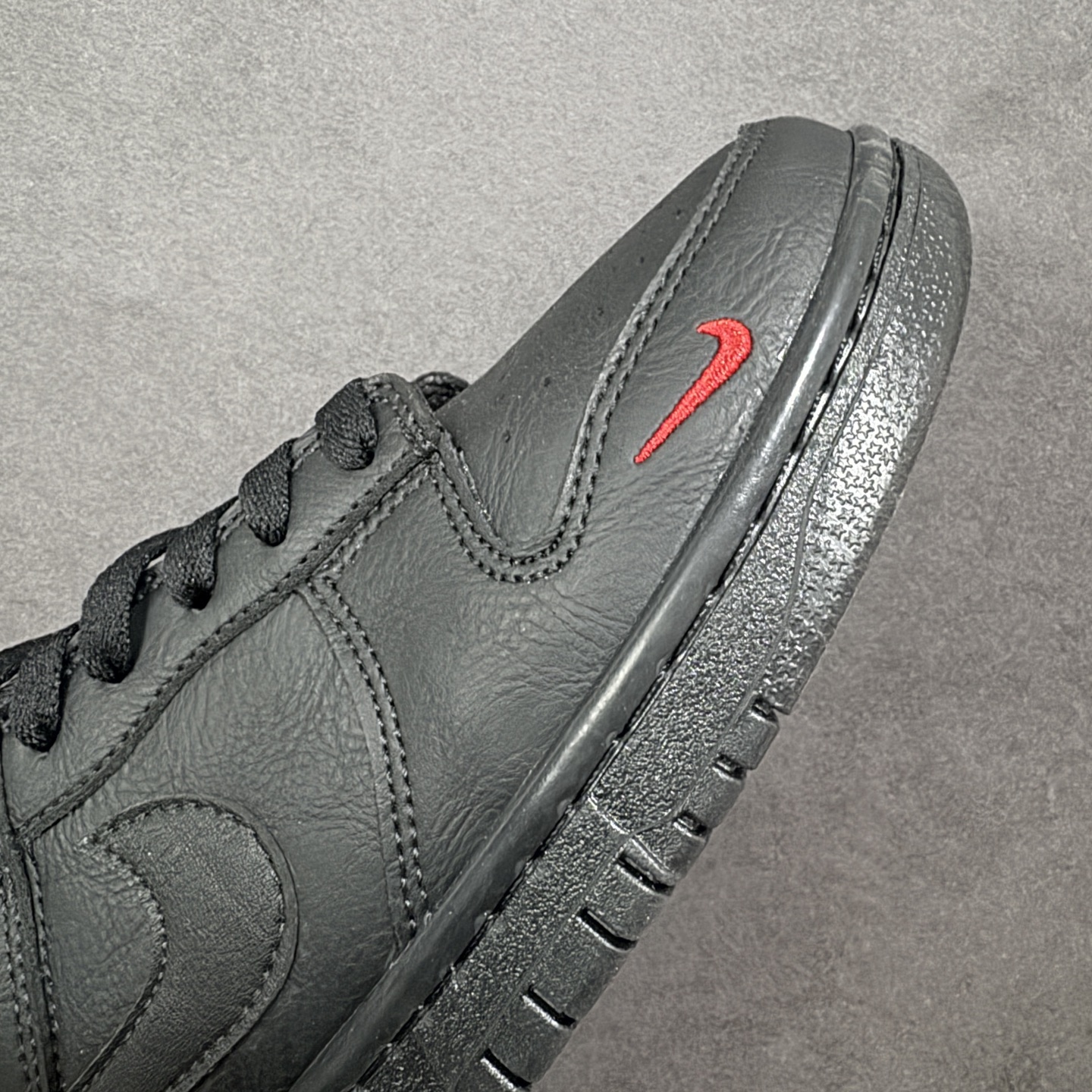 图片[5]-【定制版】Nike SB Dunk Low \”马年限定款“——黑红” 高端定制 低帮休闲板鞋 定制鞋盒 Ortholite鞋垫透气防臭 大厂纯原品质出货 超高清洁度 皮料切割干净无任何毛边 细节完美 货号：YF9511-925 尺码：36 36.5 37.5 38 38.5 39 40 40.5 41 42 42.5 43 44 44.5 45 编码：HXSB330340-选品中心