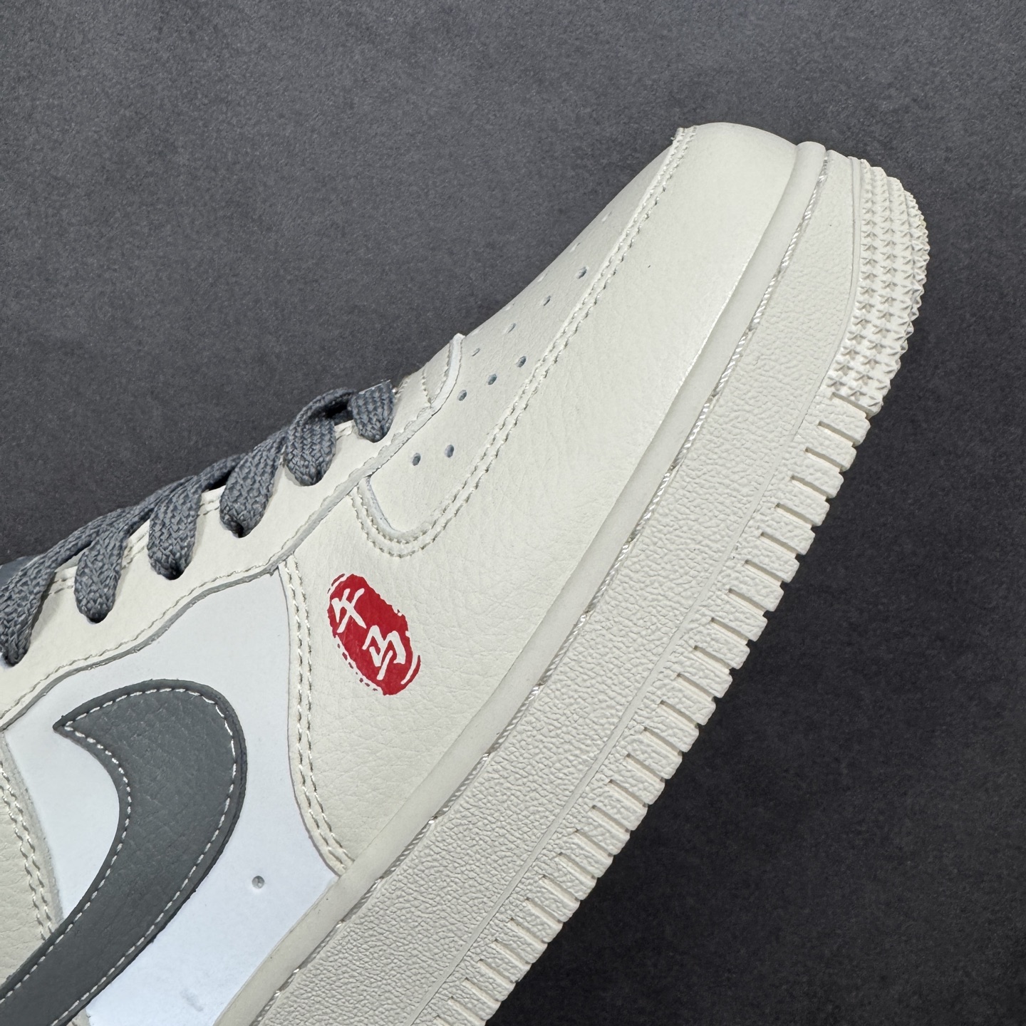 图片[5]-【定制版】Nike Air Force 1\’07 Low 马年限定 午马米灰红 空军一号低帮休闲板鞋  #原楦头原纸板 原装鞋盒 定制五金配件 内置全掌气垫 原厂鞋底 货号：MZ9588-822  尺码：36 36.5 37.5 38 38.5 39 40 40.5 41 42 42.5 43 44 44.5 45-选品中心