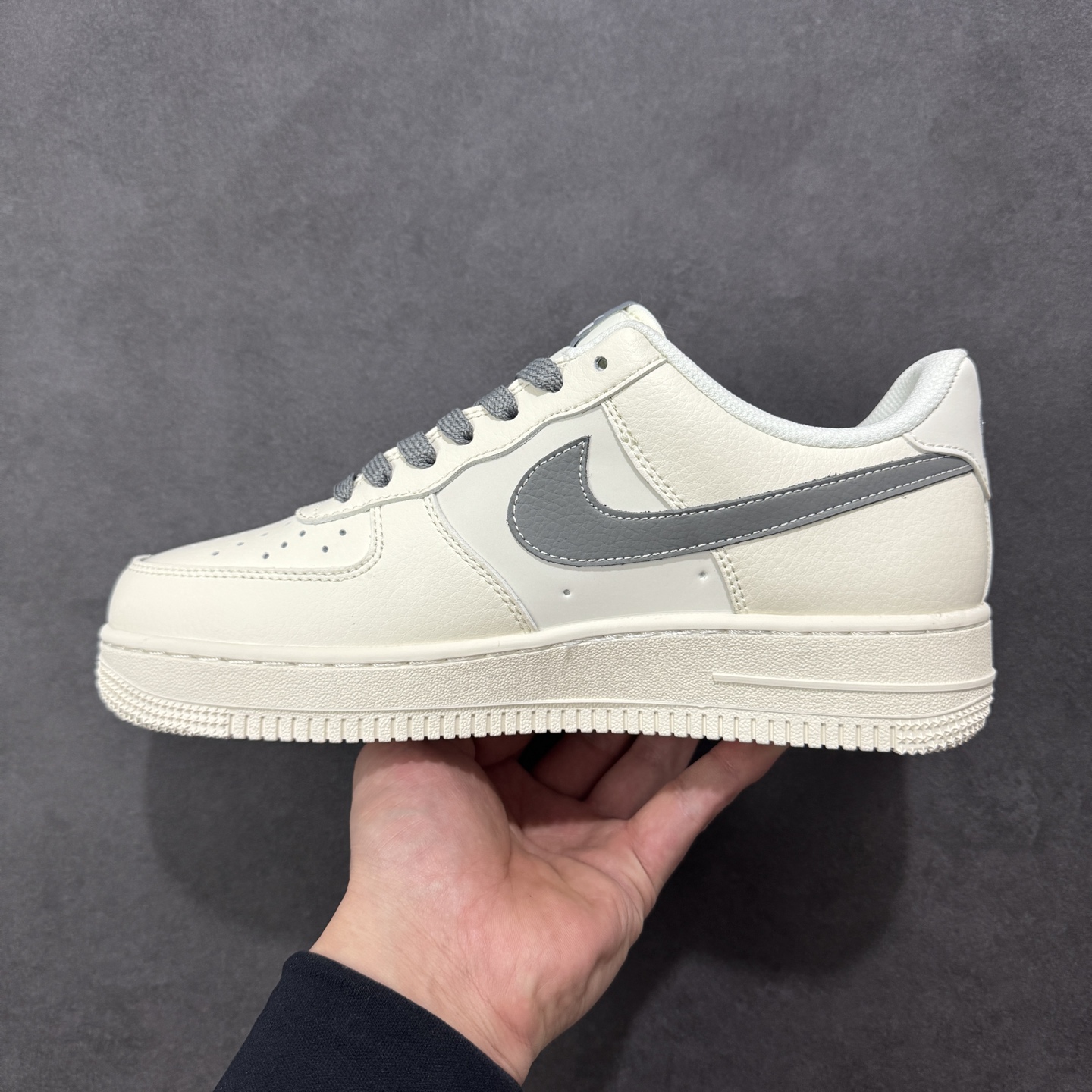 图片[2]-【定制版】Nike Air Force 1\’07 Low 马年限定 午马米灰红 空军一号低帮休闲板鞋  #原楦头原纸板 原装鞋盒 定制五金配件 内置全掌气垫 原厂鞋底 货号：MZ9588-822  尺码：36 36.5 37.5 38 38.5 39 40 40.5 41 42 42.5 43 44 44.5 45-选品中心