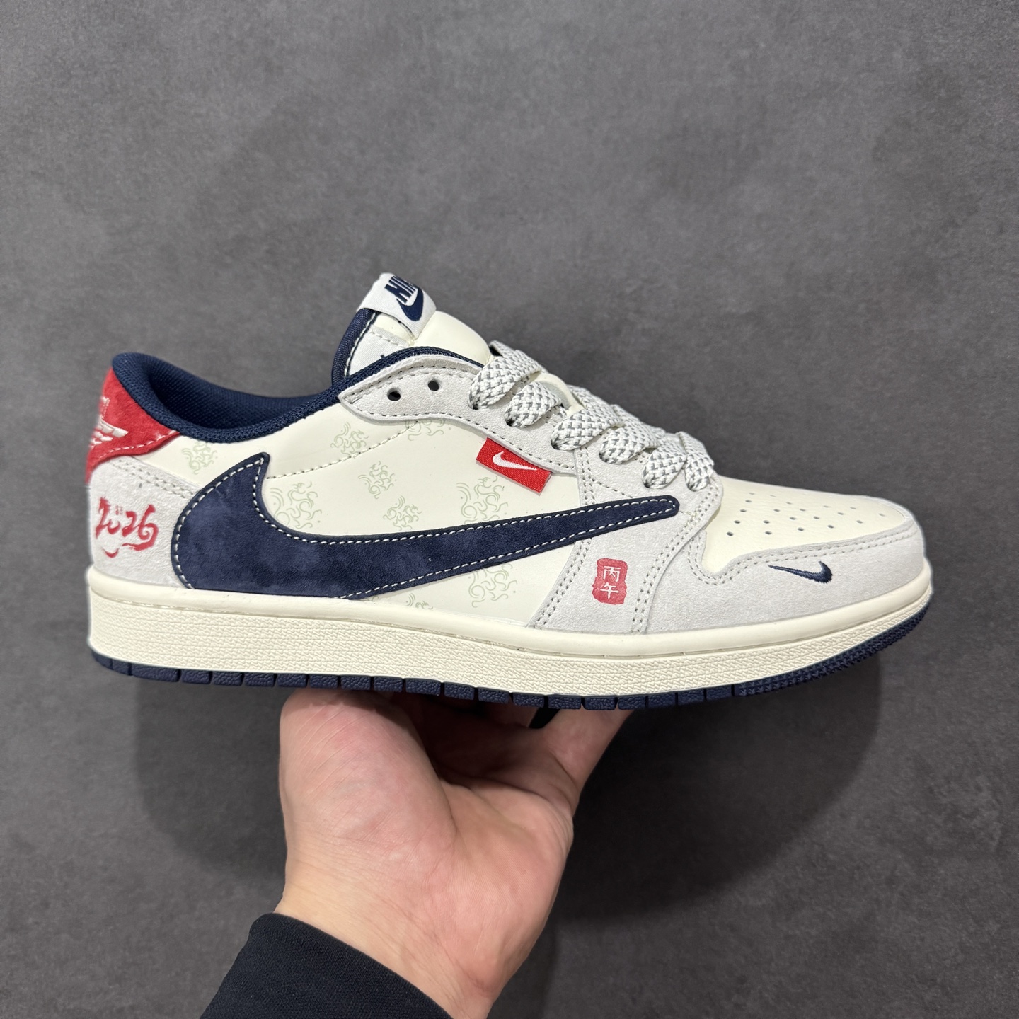 【定制版】Air Jordan 1 Low AJ1 乔1马年限定 高端定制 低帮复古篮球鞋 YX5066-414  #定制鞋盒 大厂纯原品质出货 超高清洁度 皮料切割干净无任何毛边 细节完美  尺码：36 36.5 37.5 38 38.5 39 40 40.5 41 42 42.5 43 44 44.5 45 编码：HXSB330340-选品中心