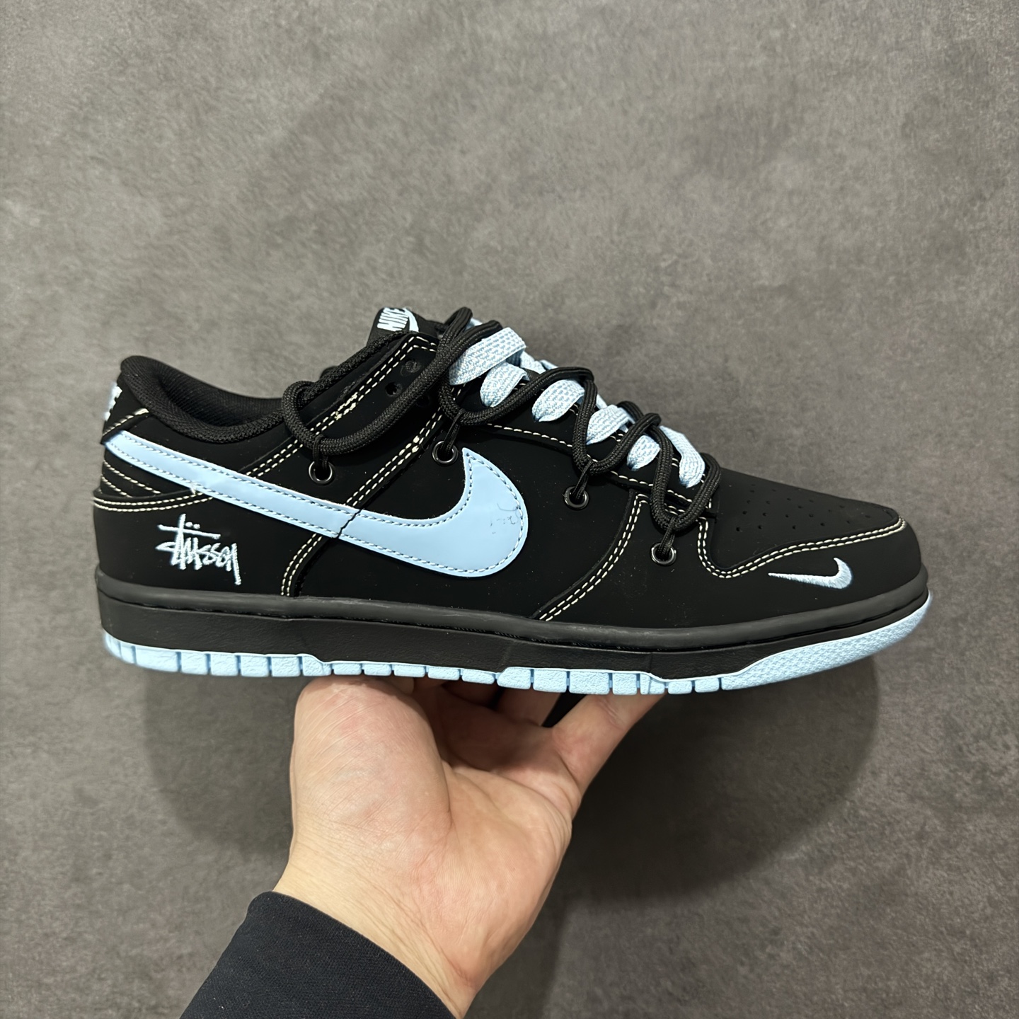 街头顶流联名炸场！Nike SB Dunk Low × Stüssy 斯图西联名 堪称2026潮圈硬通货