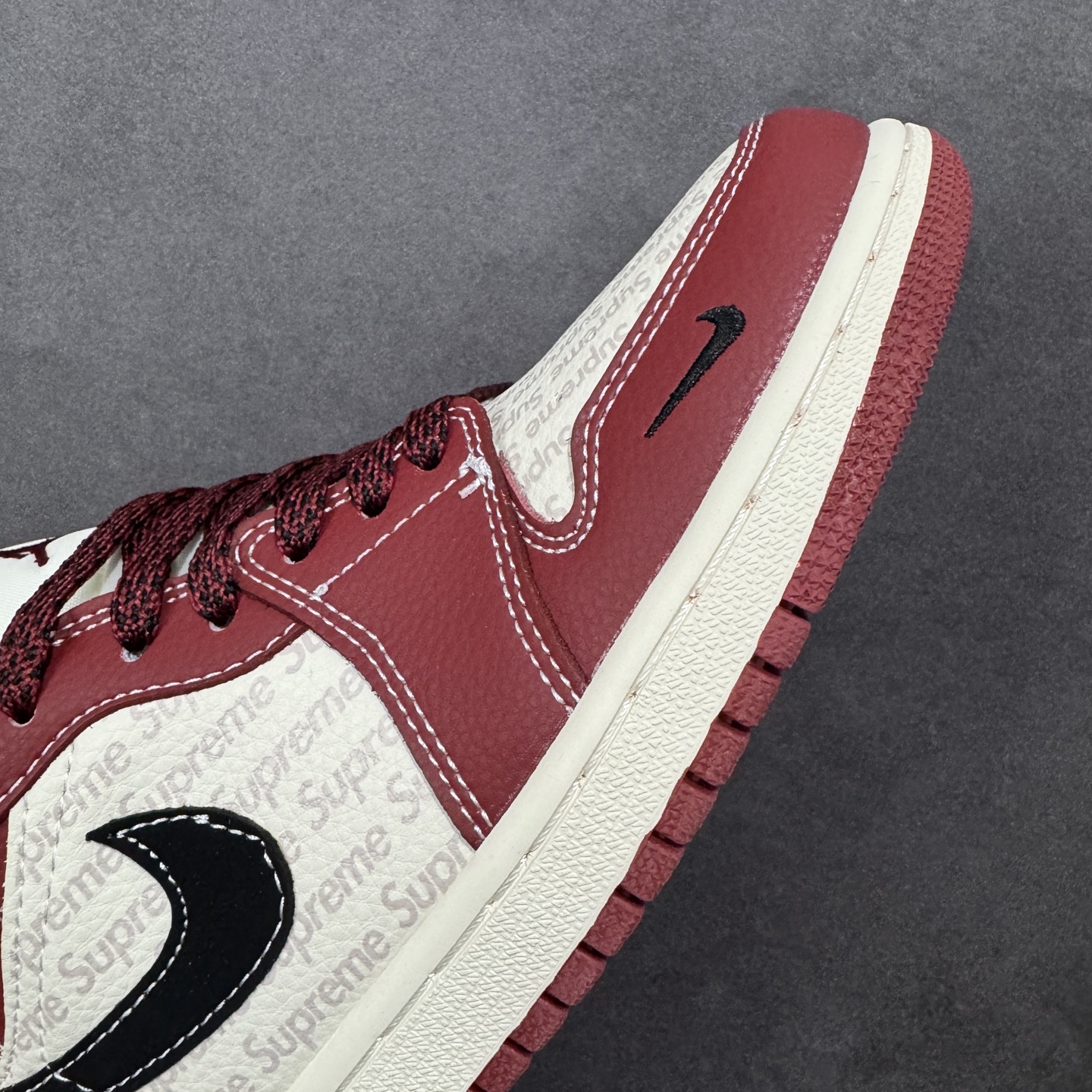 图片[5]-【定制版】Nike Air Jordan 1 Low 定制配色 supreme联名 定制AJ联名-高端定制 低帮复古文化板鞋 #定制鞋盒 大厂纯原品质出货 超高清洁度 皮料切割干净无任何毛边 细节完美 货号：QJ1988-008 尺码：36 36.5 37.5 38 38.5 39 40 40.5 41 42 42.5 43 44 45 编码：HXSB330340-选品中心