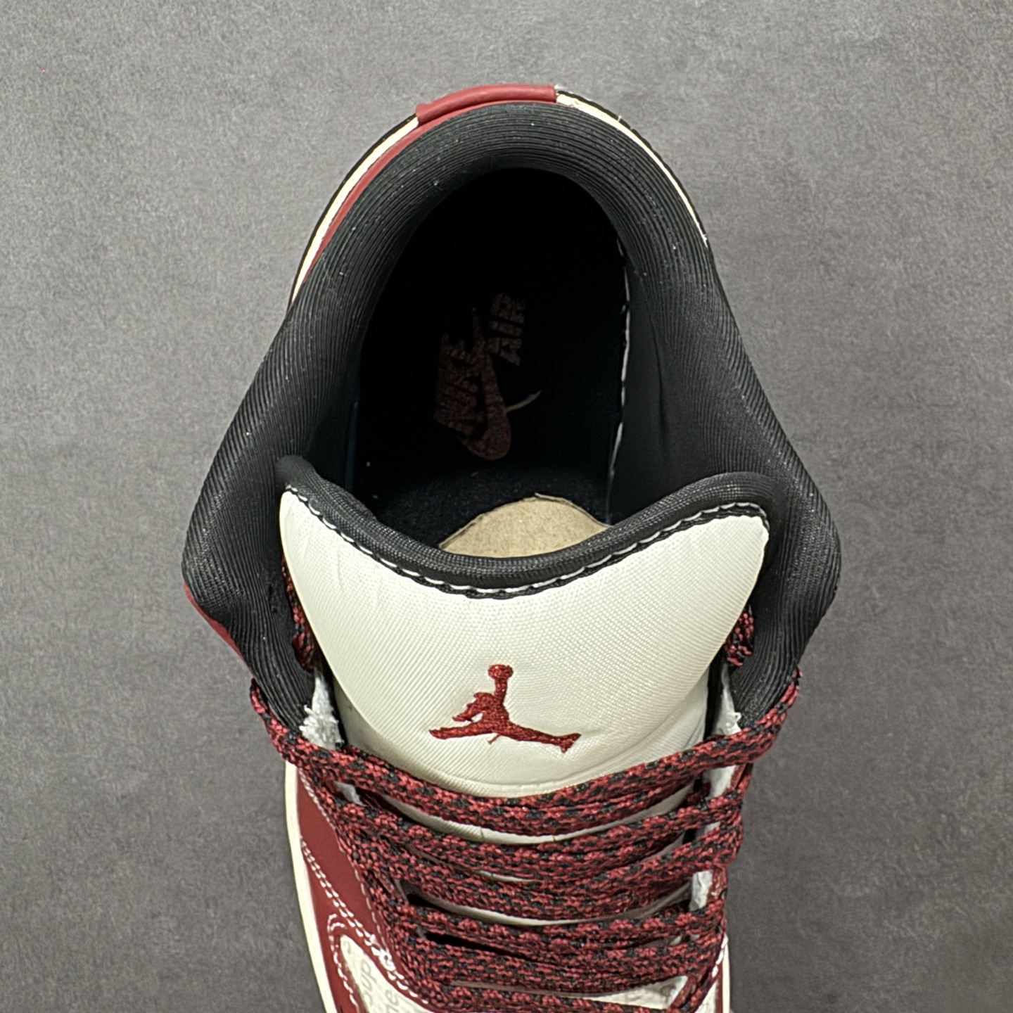 图片[7]-【定制版】Nike Air Jordan 1 Low 定制配色 supreme联名 定制AJ联名-高端定制 低帮复古文化板鞋 #定制鞋盒 大厂纯原品质出货 超高清洁度 皮料切割干净无任何毛边 细节完美 货号：QJ1988-008 尺码：36 36.5 37.5 38 38.5 39 40 40.5 41 42 42.5 43 44 45 编码：HXSB330340-选品中心