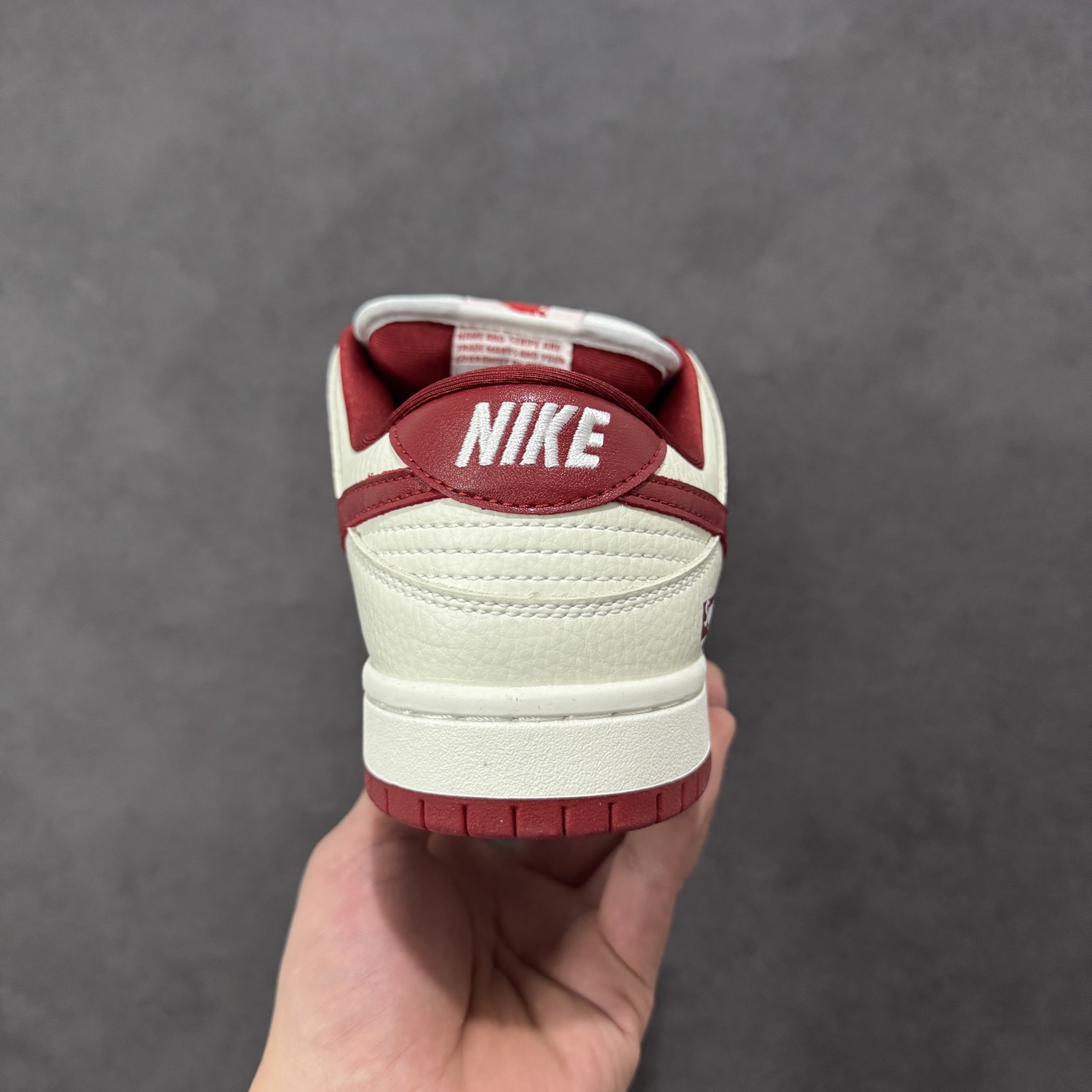 图片[4]-【定制版】Nike SB Dunk Low“马年限定——米红马上有钱” 高端定制 低帮休闲板鞋 定制鞋盒 大厂纯原品质出货 超高清洁度 皮料切割干净无任何毛边 细节完美 货号：AJ6817-004 尺码：36 36.5 37.5 38 38.5 39 40 40.5 41 42 42.5 43 44 44.5 45 编码：HXSB330340-选品中心