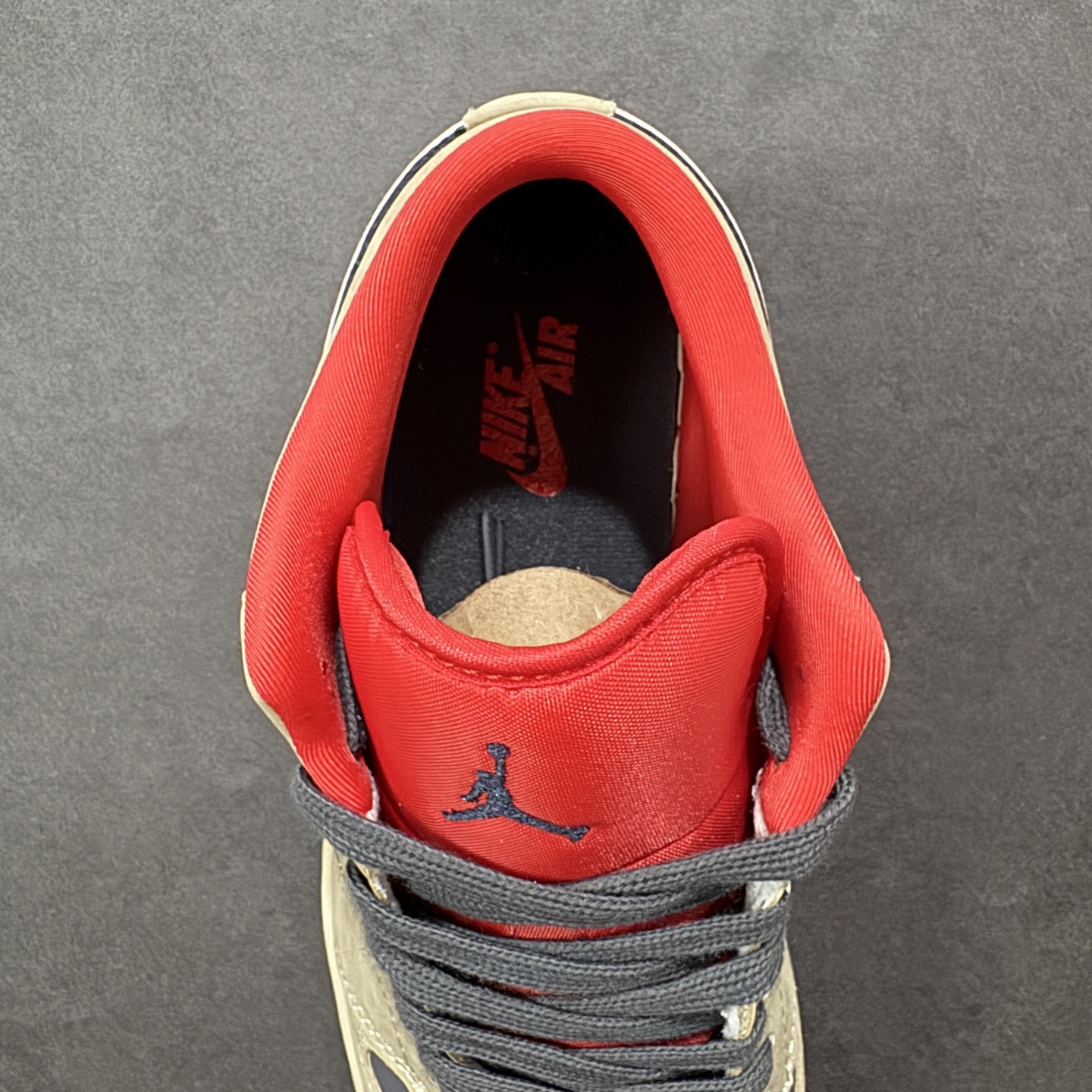 图片[7]-【定制版】高端定制Air Jordan 1 Low AJ1 乔1“ 马年限定——摩卡棕红钩” #定制鞋盒 高端定制 低帮休闲板鞋 定制鞋盒 大厂纯原品质出货 超高清洁度 皮料切割干净无任何毛边 细节完美 货号：QD1988-010 尺码：36 36.5 37.5 38 38.5 39 40 40.5 41 42 42.5 43 44 44.5 45 编码：HXSB330340-选品中心