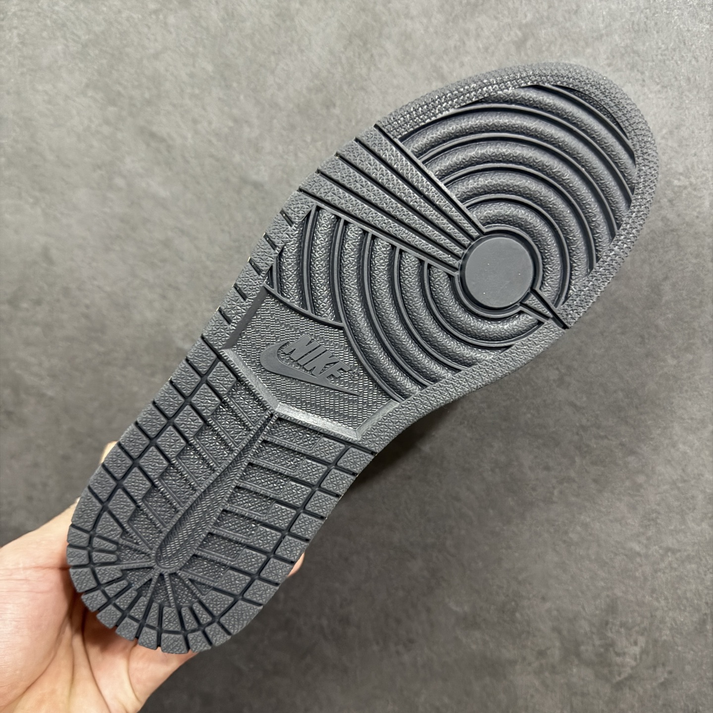 图片[9]-【定制版】高端定制Air Jordan 1 Low AJ1 乔1“ 马年限定——摩卡棕红钩” #定制鞋盒 高端定制 低帮休闲板鞋 定制鞋盒 大厂纯原品质出货 超高清洁度 皮料切割干净无任何毛边 细节完美 货号：QD1988-010 尺码：36 36.5 37.5 38 38.5 39 40 40.5 41 42 42.5 43 44 44.5 45 编码：HXSB330340-选品中心