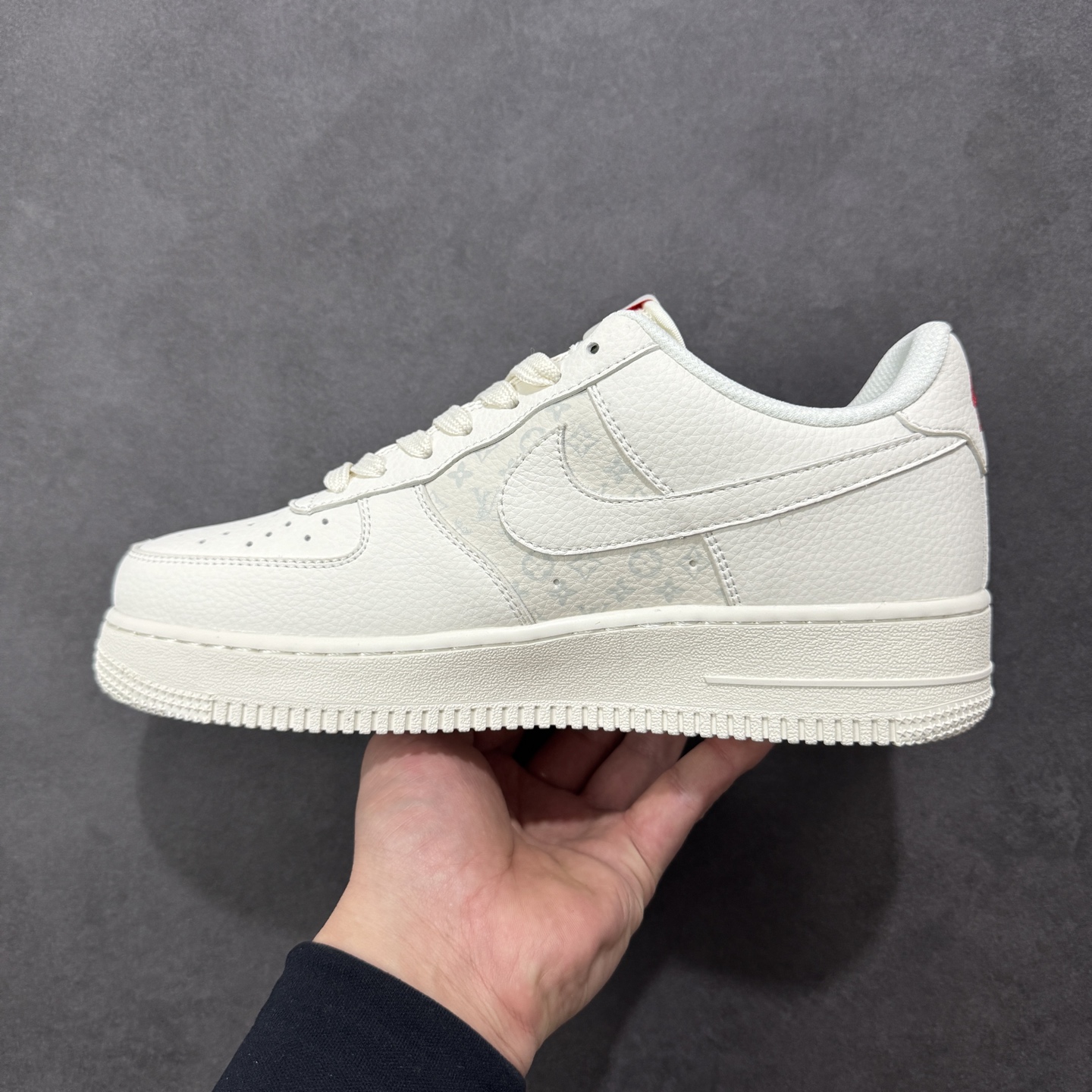 图片[2]-【定制版】Nike Air Force 1\’07 Low LV联名 空军一号低帮休闲板鞋  #原楦头原纸板 高端定制鞋盒 原厂鞋底 超高清洁度 细节完美 货号：MM3399-801  尺码：36 36.5 37.5 38 38.5 39 40 40.5 41 42 42.5 43 44 44.5 45-选品中心