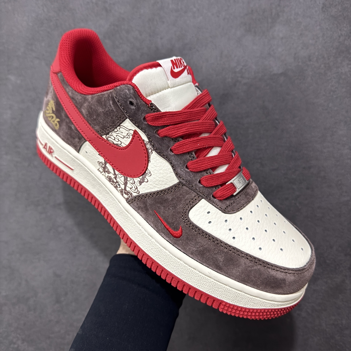 图片[3]-【定制版】Nike Air Force 1 Low 07 马年限定 联名 空军一号低帮板鞋 原楦头原纸板 打造纯正空军版型 专注外贸渠道 全掌内置蜂窝气垫 原盒配件 原厂中底钢印、拉帮完美 货号：XD0028-001 尺码：36-45-选品中心