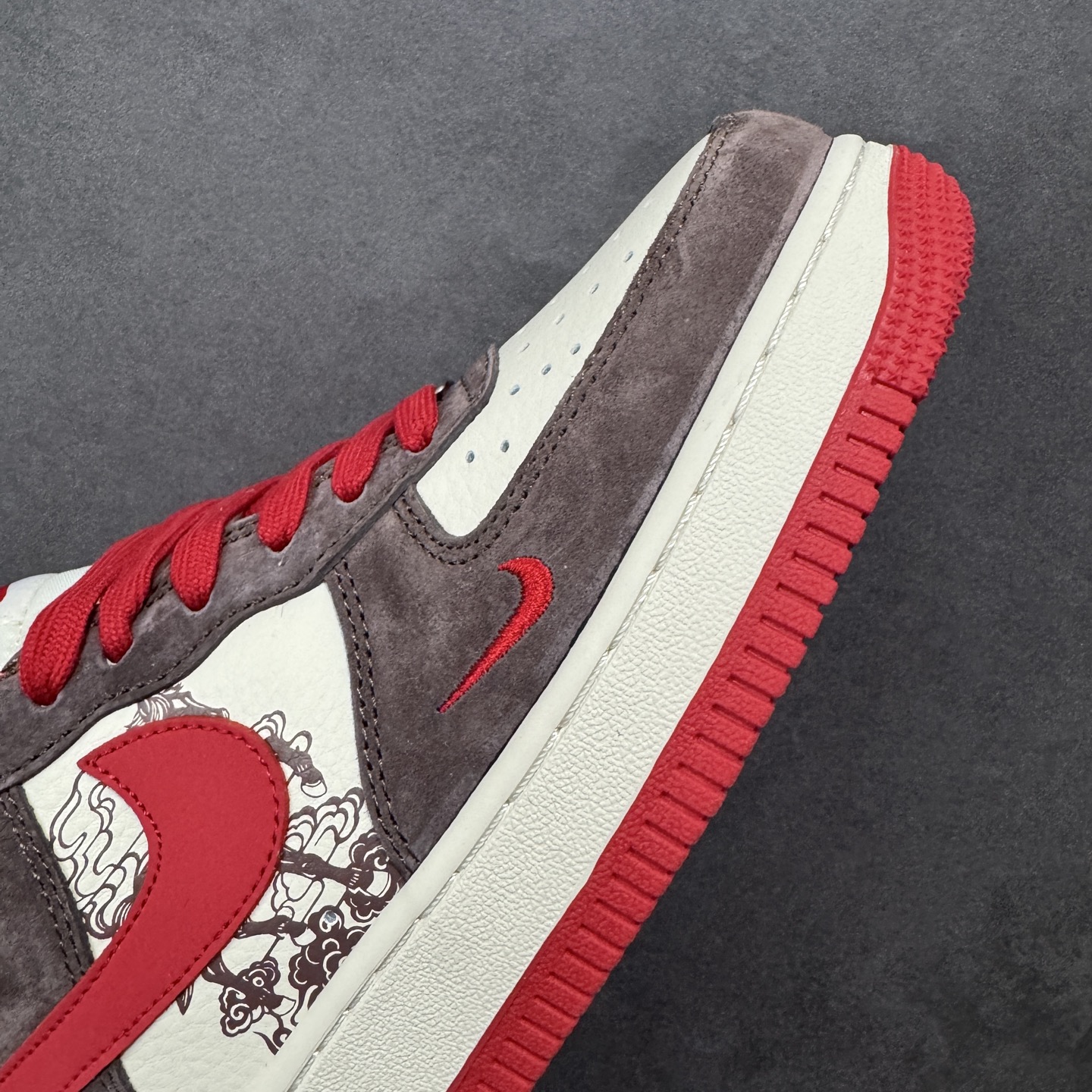 图片[5]-【定制版】Nike Air Force 1 Low 07 马年限定 联名 空军一号低帮板鞋 原楦头原纸板 打造纯正空军版型 专注外贸渠道 全掌内置蜂窝气垫 原盒配件 原厂中底钢印、拉帮完美 货号：XD0028-001 尺码：36-45-选品中心