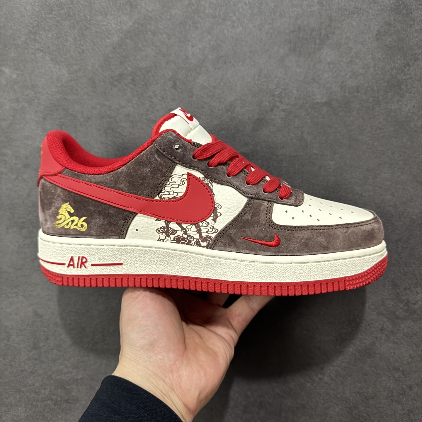 【定制版】Nike Air Force 1 Low 07 马年限定 联名 空军一号低帮板鞋 原楦头原纸板 打造纯正空军版型 专注外贸渠道 全掌内置蜂窝气垫 原盒配件 原厂中底钢印、拉帮完美 货号：XD0028-001 尺码：36-45-选品中心