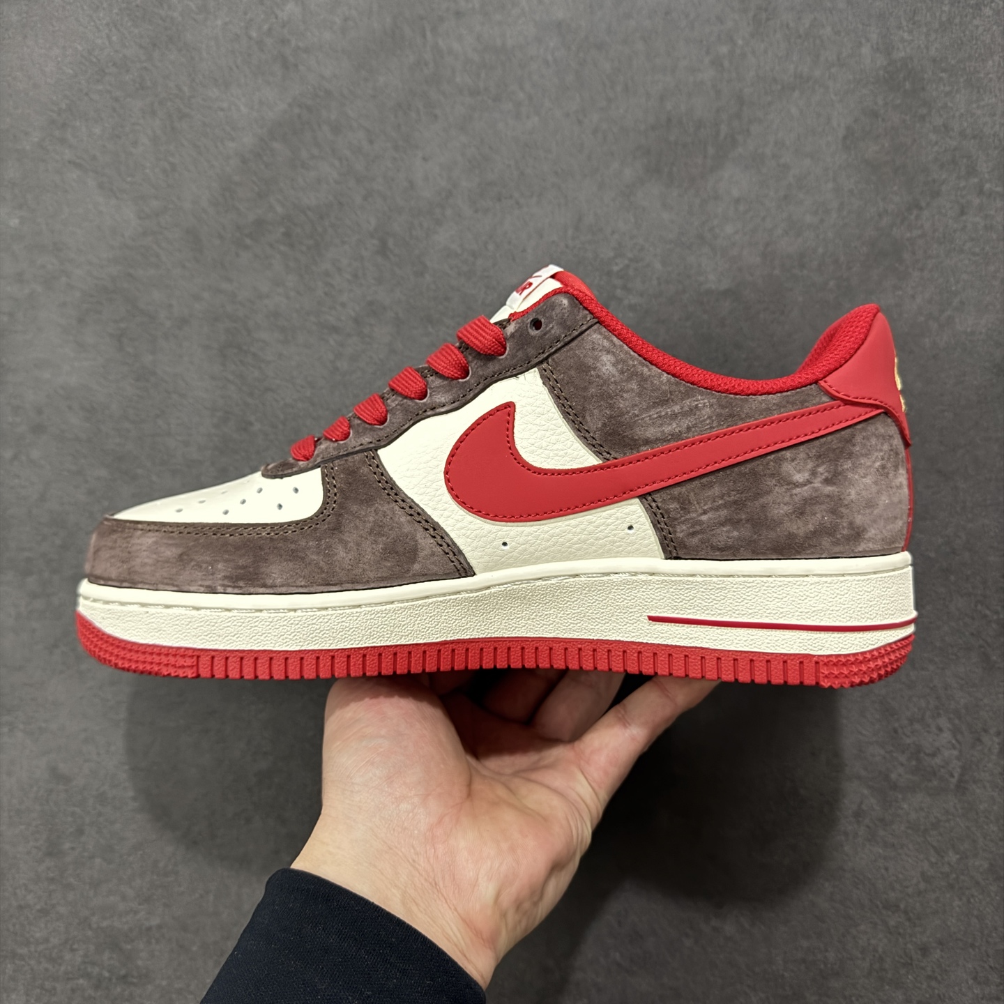图片[2]-【定制版】Nike Air Force 1 Low 07 马年限定 联名 空军一号低帮板鞋 原楦头原纸板 打造纯正空军版型 专注外贸渠道 全掌内置蜂窝气垫 原盒配件 原厂中底钢印、拉帮完美 货号：XD0028-001 尺码：36-45-选品中心