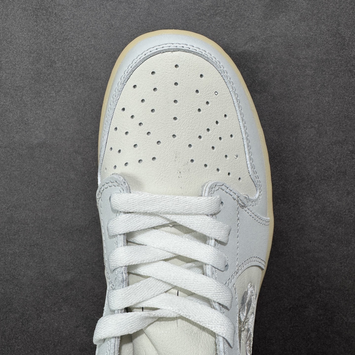 图片[8]-【定制版】Nike Air Jordan Air Jordan 1 Retro Low OG 花朵刺绣钩子 米白灰 柔软舒适 防滑耐磨 低帮 复古篮球鞋 男女同款 同步官方配色 货号：IF4391-100 尺码：36 36.5 37.5 38 38.5 39 40 40.5 41 42 42 42.5 43 44 45 46 编码：HXSB250260-选品中心