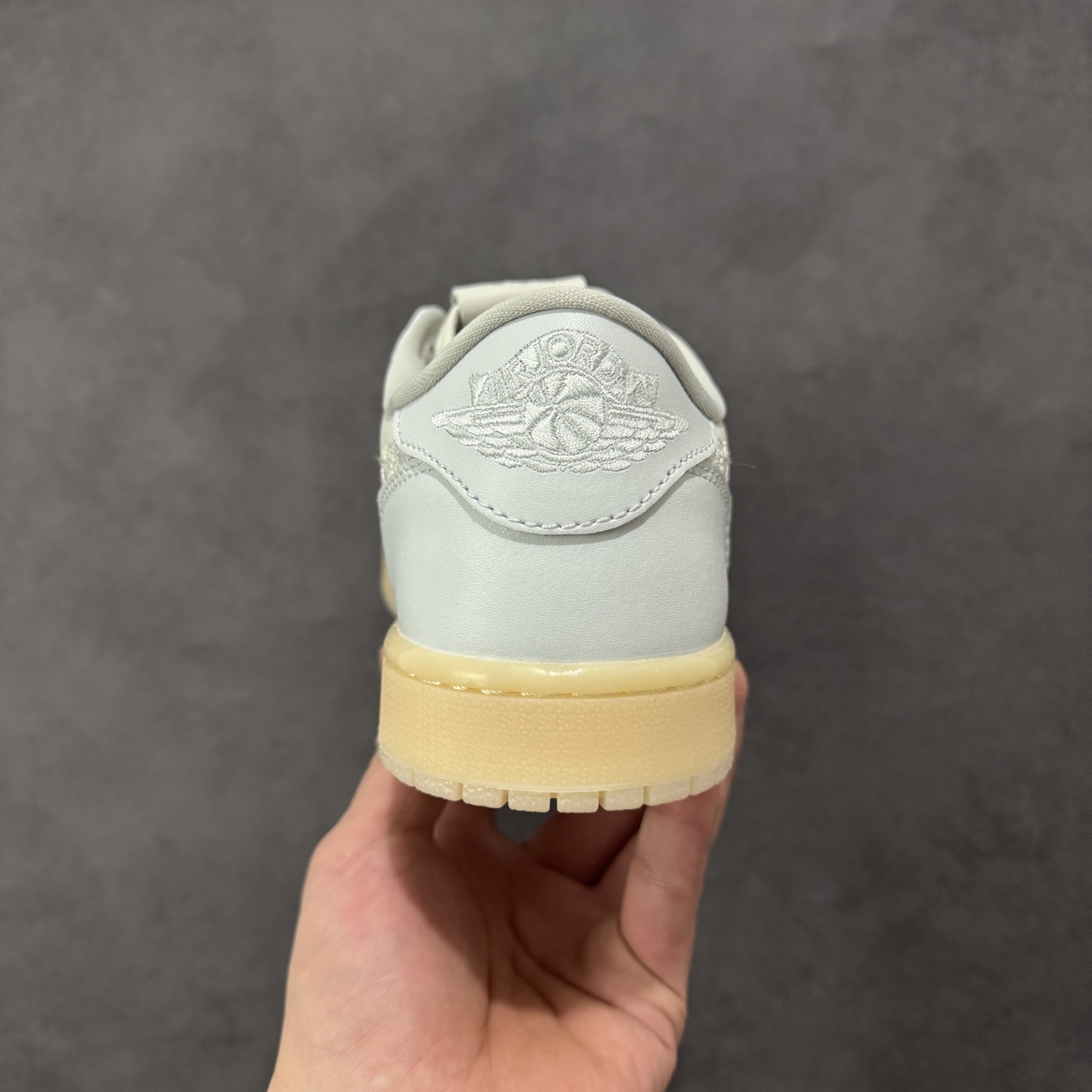图片[4]-【定制版】Nike Air Jordan Air Jordan 1 Retro Low OG 花朵刺绣钩子 米白灰 柔软舒适 防滑耐磨 低帮 复古篮球鞋 男女同款 同步官方配色 货号：IF4391-100 尺码：36 36.5 37.5 38 38.5 39 40 40.5 41 42 42 42.5 43 44 45 46 编码：HXSB250260-选品中心