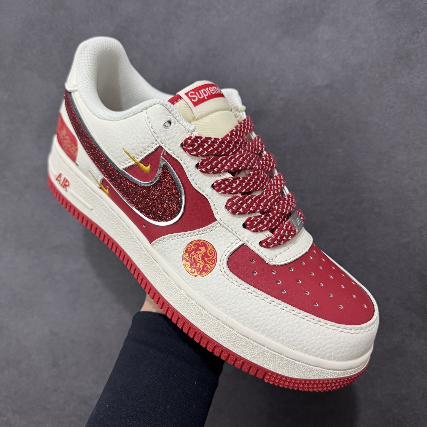 图片[3]-【定制版】Nike Air Force 1\’07 Low 马年限定 联名 空军一号低帮休闲板鞋  #原楦头原纸板 原装鞋盒 定制五金配件 内置全掌气垫 原厂鞋底 货号：QY6878-604  尺码：36 36.5 37.5 38 38.5 39 40 40.5 41 42 42.5 43 44 44.5 45-选品中心
